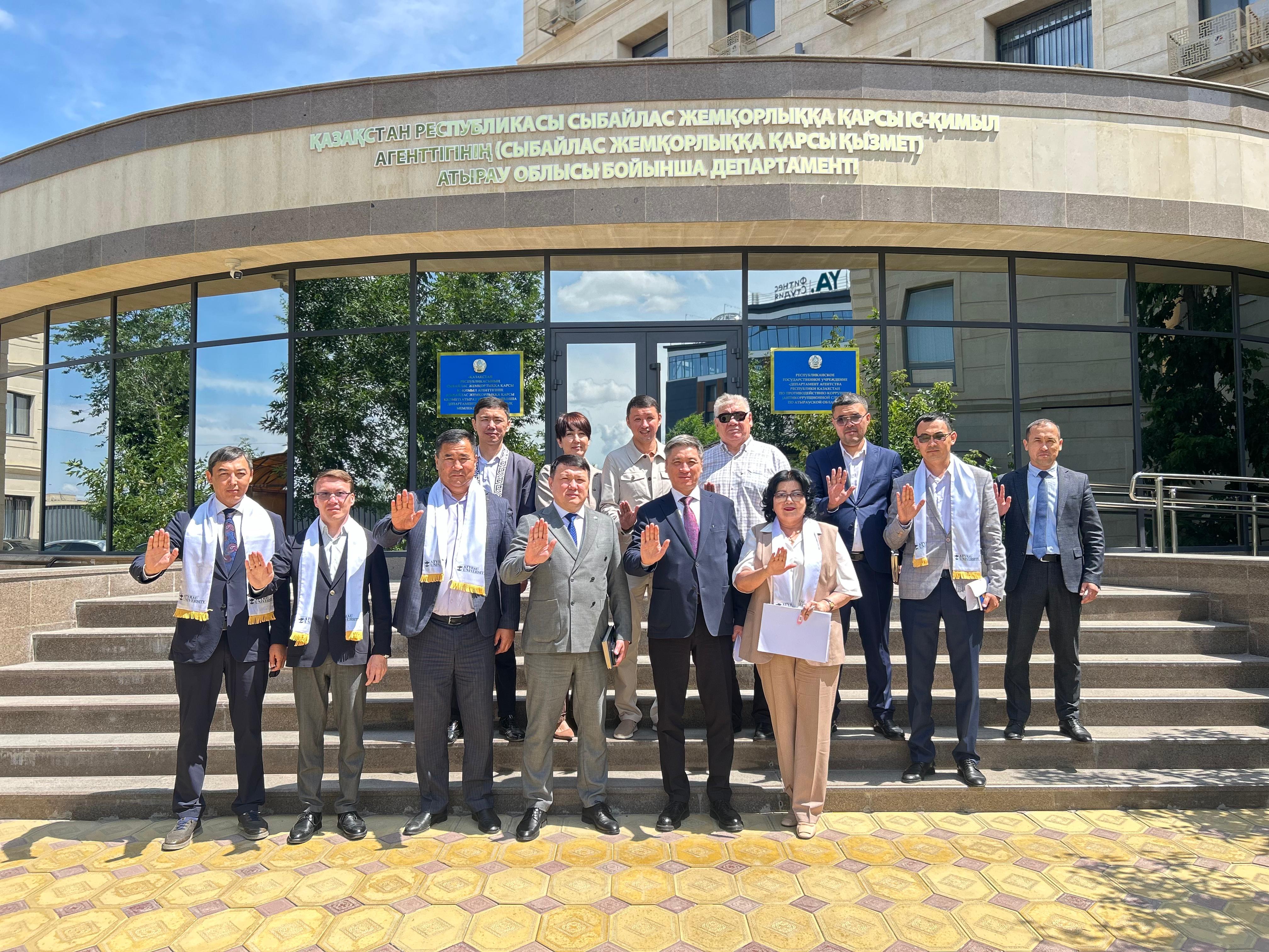 "Заң және тәртіп" апталығы: Атырау облысының мәдениет қайраткерлері "Әділ қоғам" республикалық жобасының тұсаукесеріне қатысты