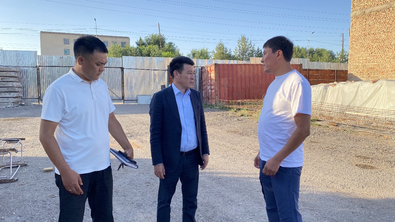 АУДАН ӘКІМІ ҚҰЛАН АУЫЛДЫҚ ОКРУГІНДЕГІ БІРҚАТАР ЖОБАЛАРДЫ ЗЕРДЕЛЕДІ