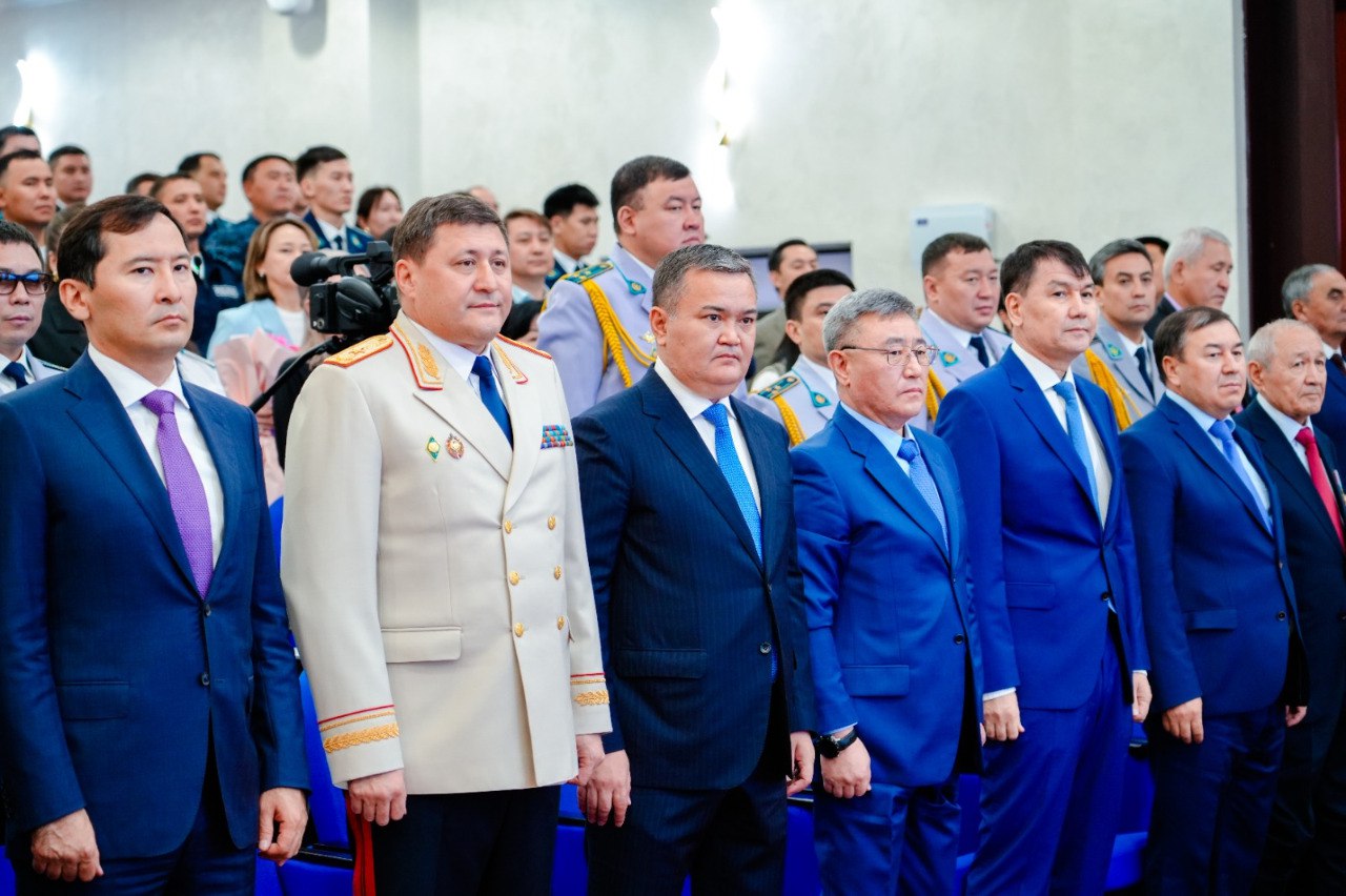 Квартирами и медалями наградили лучших полицейских Астаны