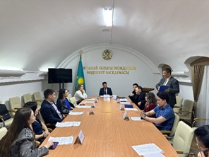 Дәріхана желілерінің өкілдері мен мемлекеттік тіл саясатын жүзеге асырушы уәкілетті органдар арасында кездесу өтті