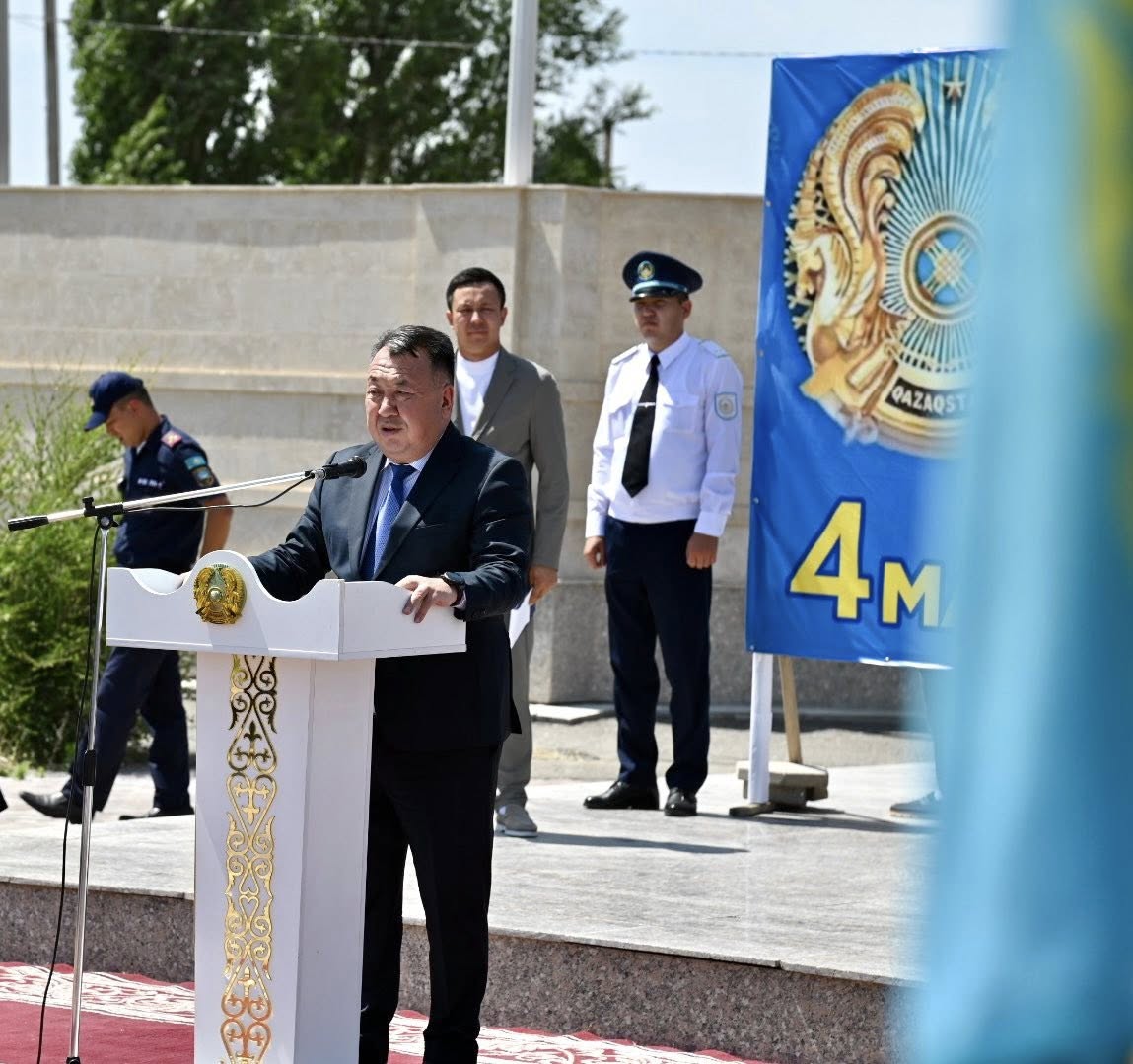 МЕМЛЕКЕТТІК РӘМІЗДЕР КҮНІ МЕРЕКЕСІНДЕ ӘНҰРАН ШЫРҚАЛЫП, ТУ КӨТЕРІЛДІ