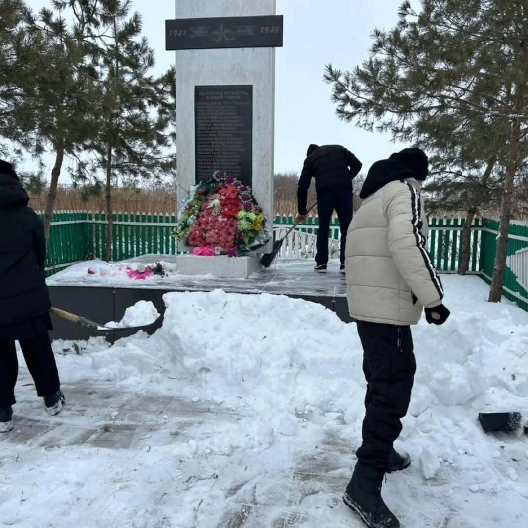 2025 жылы Ұлы Отан соғысындағы Жеңістің 80 жылдығын дайындау және мерекелеу жөніндегі "Ұлы Жеңіс: ерікке тағзым, ұрпаққа үлесі" іс - шаралар жоспары аясында Зуев мектебінде 1941-1945 жылдардағы Ұлы Отан соғысы жылдарында қаза тапқан жауынгерлерге ескерткішті қардан тазарту бойынша "қар десанты" акциясы өтті .