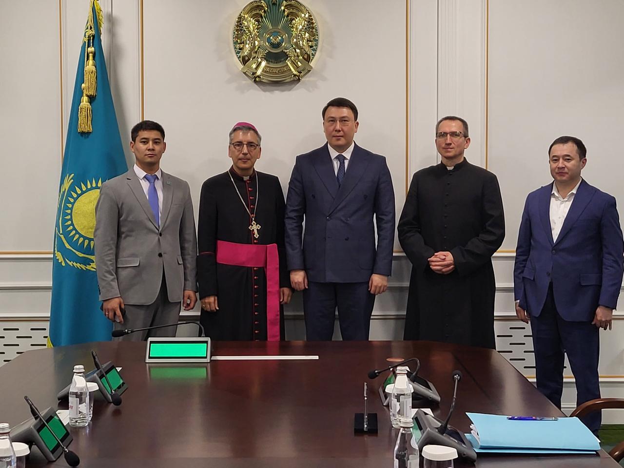 Рим-католик епархиясы өкілдерімен кездесу өтті