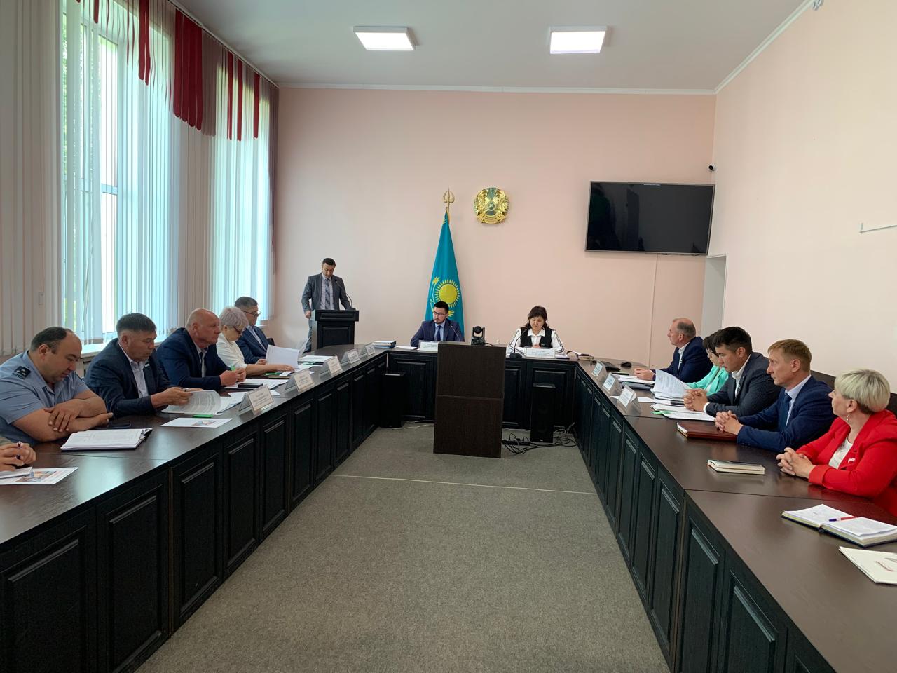 Бүгін аудан әкімдігінің мәжіліс залында Фейсбук платформасы арқылы тікелей эфирде аудандық мәслихат төрағасы Ж.С. Кәрімованың төрағалығымен аудандық мәслихаттың кезекті сессиясы өтті.
