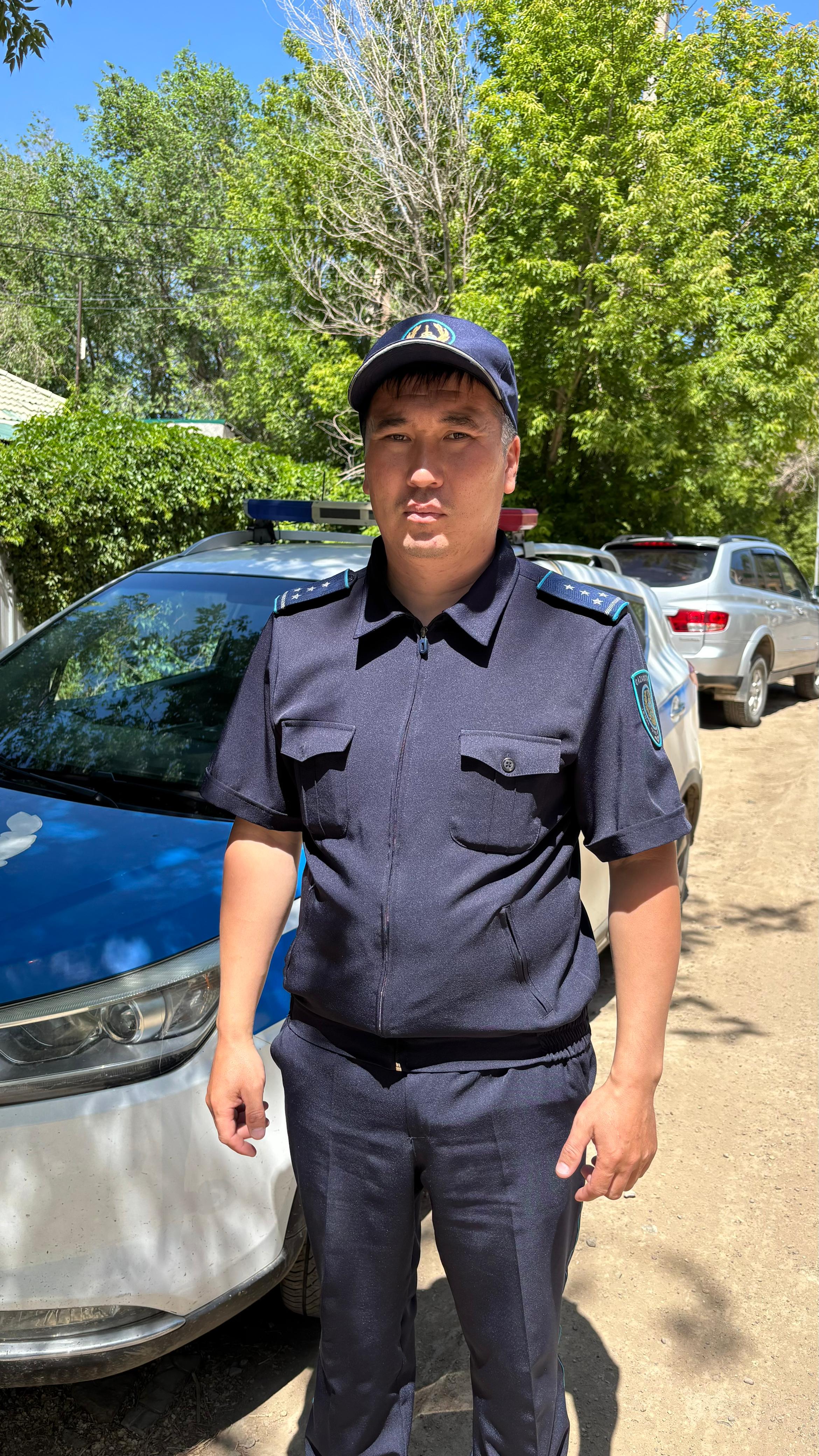 Полицейский оказал помощь подростку, потерявшему сознание в автобусе в Жезказгане