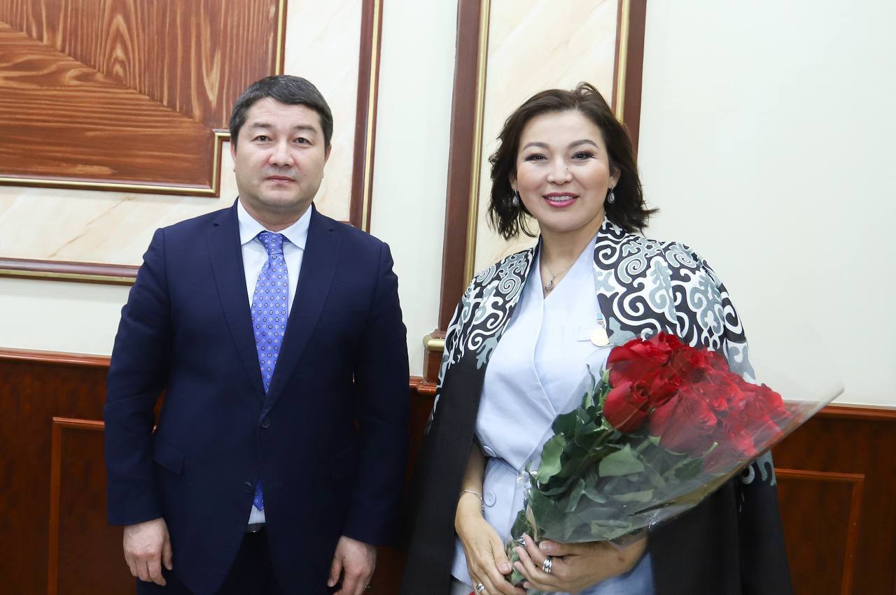 Маңғыстау облысының әкімі Қазақстанның халық әртісі Айгүл Қосанованы қабылдады