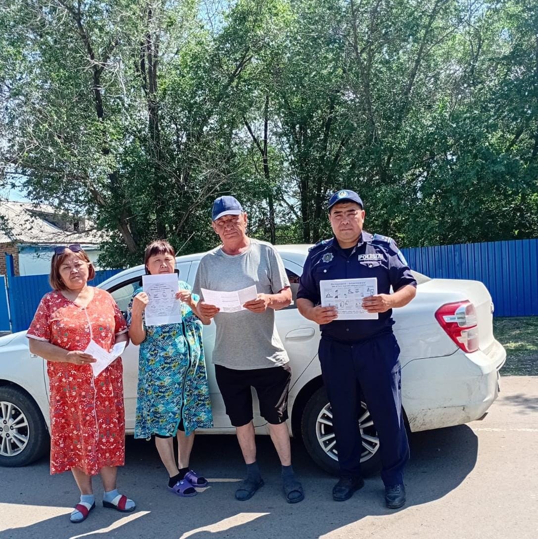 Павлодарлық полицейлер "Өзіңізді алдауға жол бермеңіз!" акциясын өткізуде