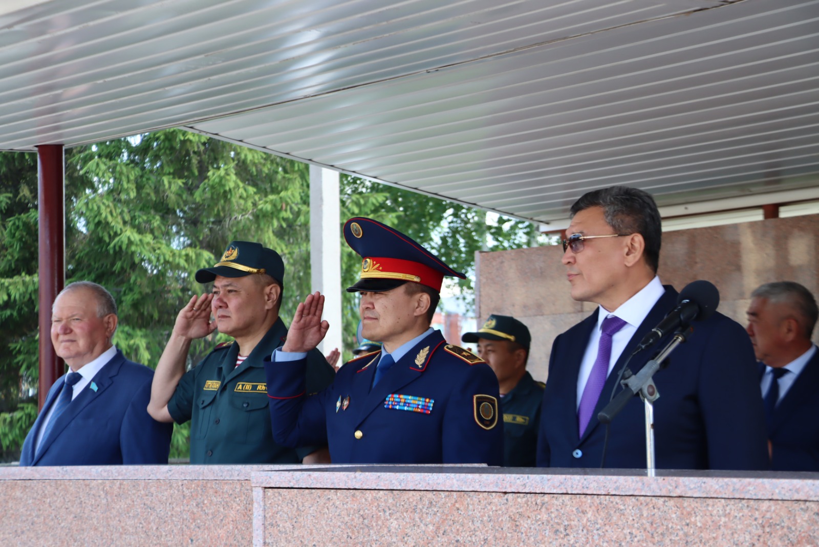 ҚР Ішкі істер министрінің наградаларымен полицейлері мен әскери қызметшілері марапатталды