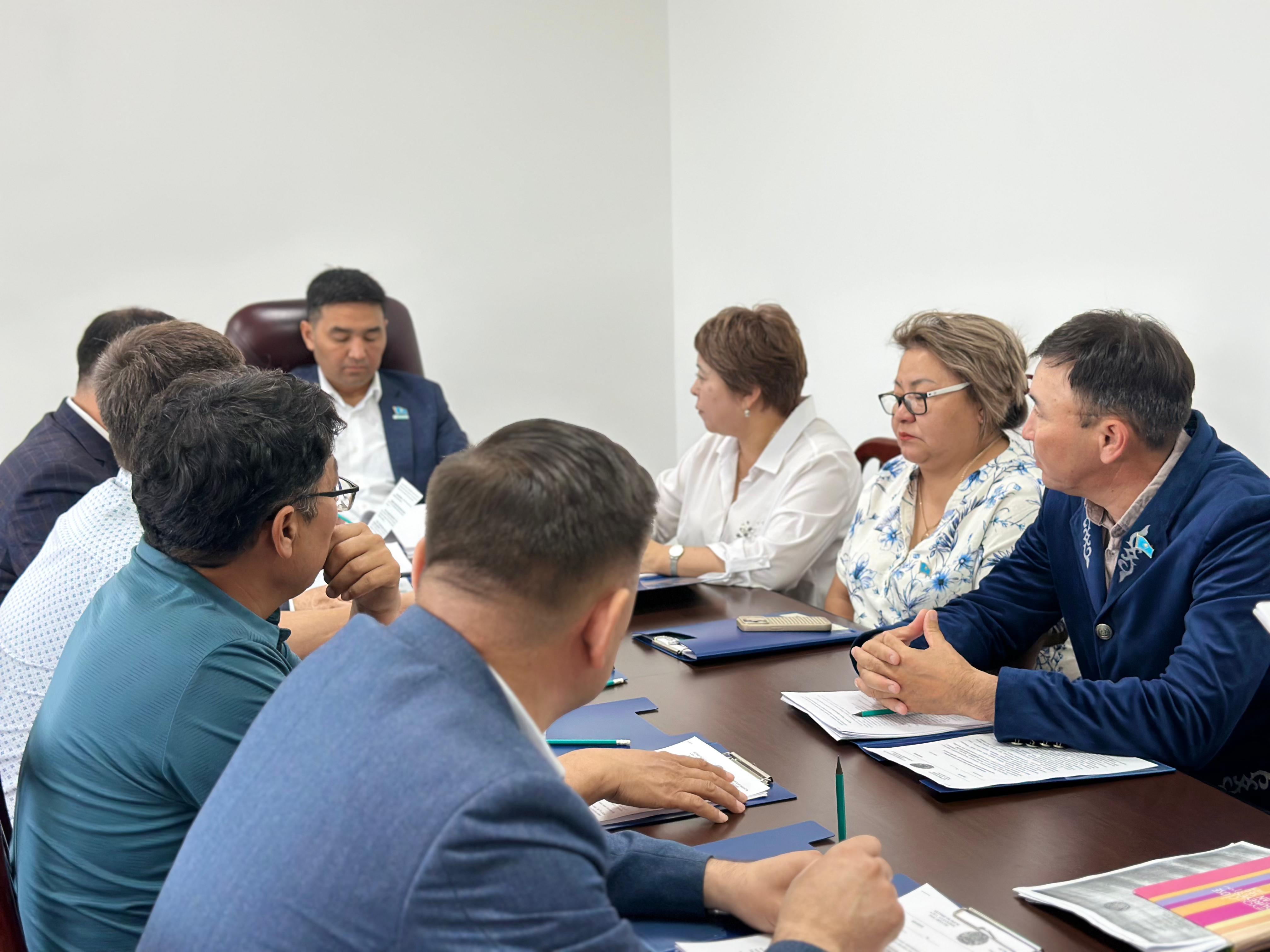 Алға аудандық мәслихатының тұрақты комиссияларының бірлескен отырысы өтті