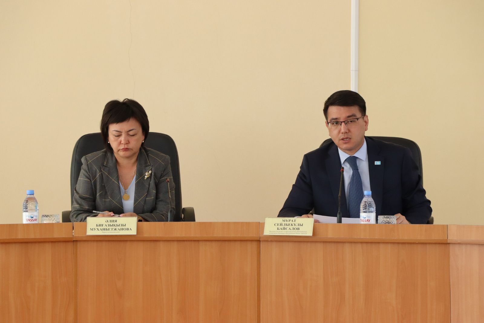 Теректі ауданында мемлекеттік қызмет мәселелері бойынша көшпелі кездесу өтті