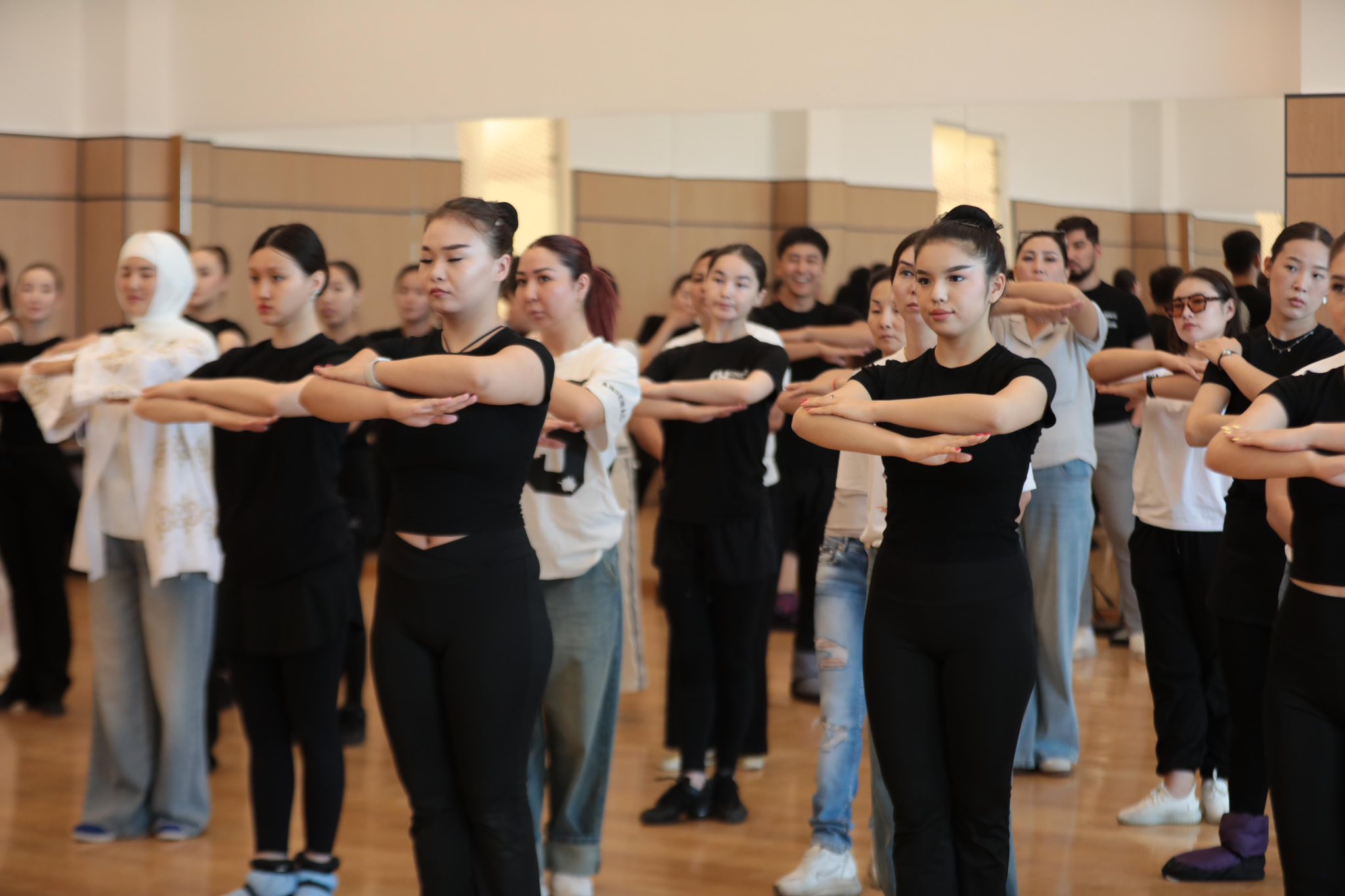 ТҮРКІСТАНДА «САЛТАНАТ» МЕМЛЕКЕТТІК БИ АНСАМБЛІНІҢ ШЕБЕРЛІК САҒАТЫ ӨТТІ