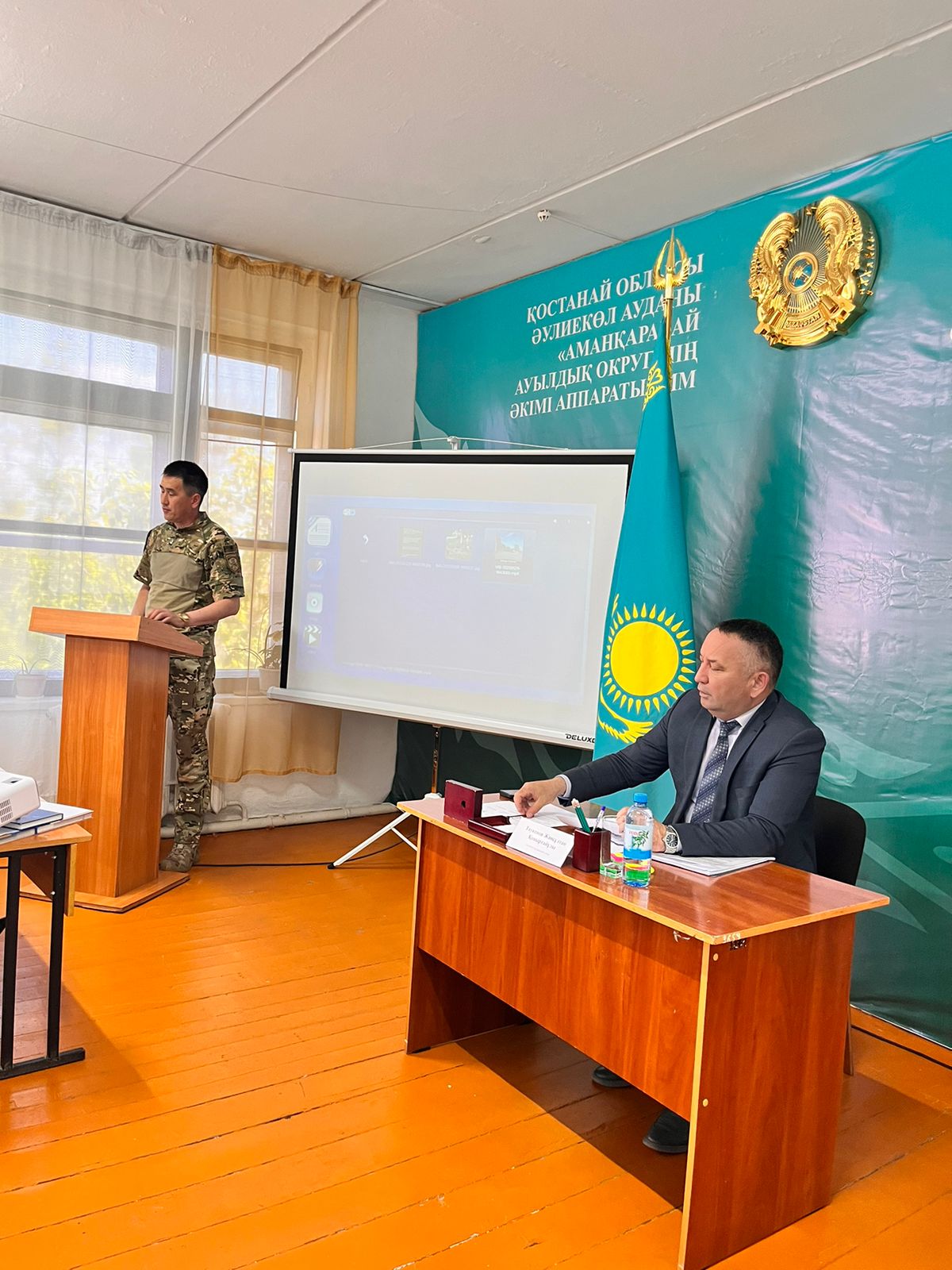 С 28 по 30 мая текущего года сотрудниками ОЧС АулиекольскоАғымдағы жылдың 28-30 мамыр аралығында Әулиекөл ауданының ТЖБ қызметкерлері Әулиекөл ауданының әкімі Ж. Қ. Таукеновтың төрағалығымен Аманқарағай, Әулиекөл ауылдары мен Құсмұрын кентінің тұрғындарымен жиынға қатысты.го района принято участие в сходе с населением села Аманкарагай, Аулиеколь и поселка Кушмурун под председательством Акима Аулиекольского района Таукенов Ж.Қ.