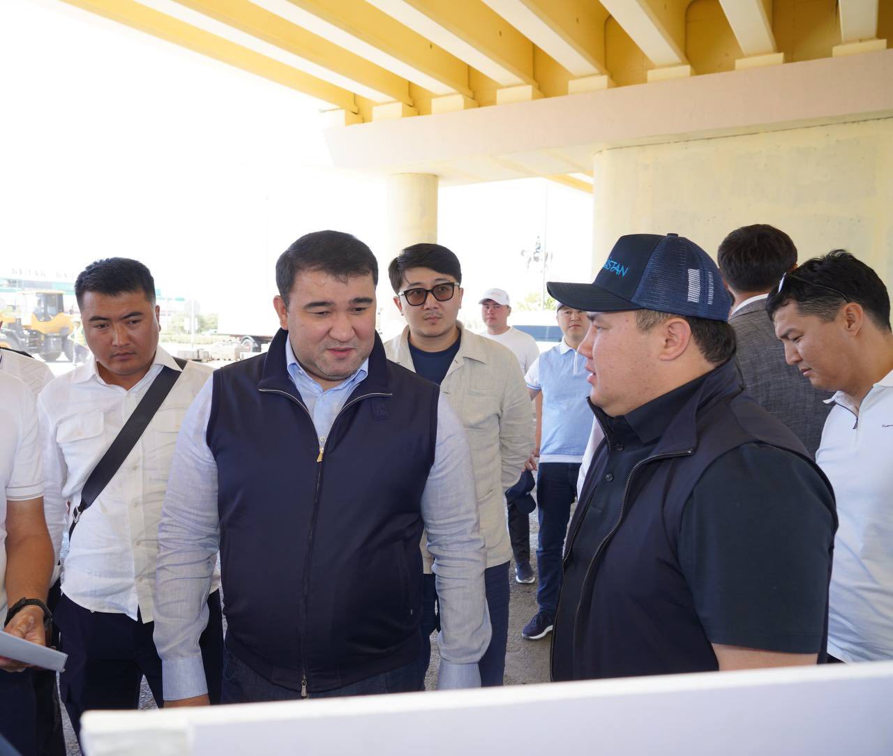 ТҮРКІСТАН ҚАЛАСЫНДА ЖОЛ ЖӨНДЕУ  ЖҰМЫСТАРЫ ҚАРҚЫНДЫ ЖҮРІП ЖАТЫР