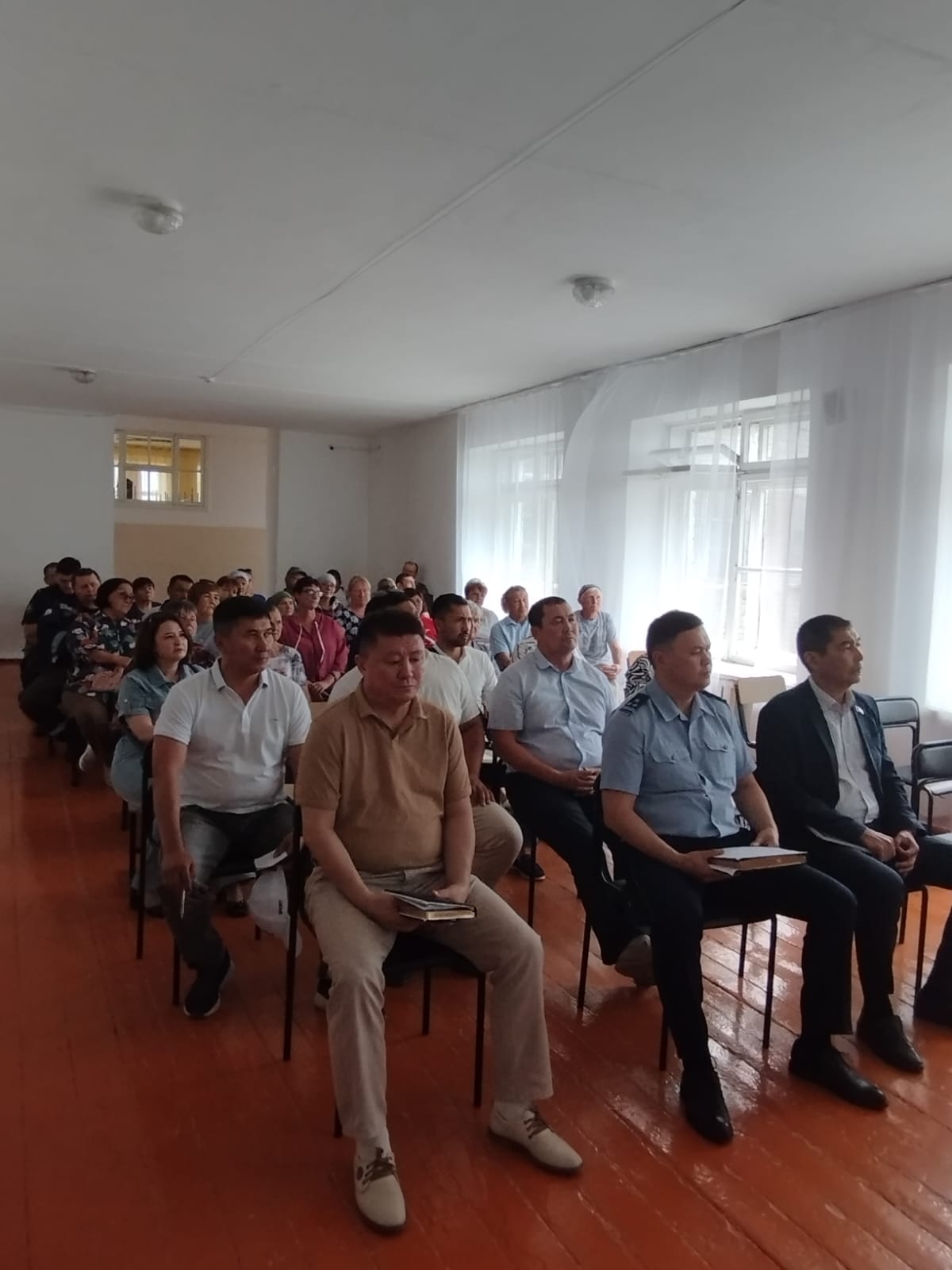Жітіқара ауданы әкімінің округ тұрғындарымен есептік кездесуі туралы