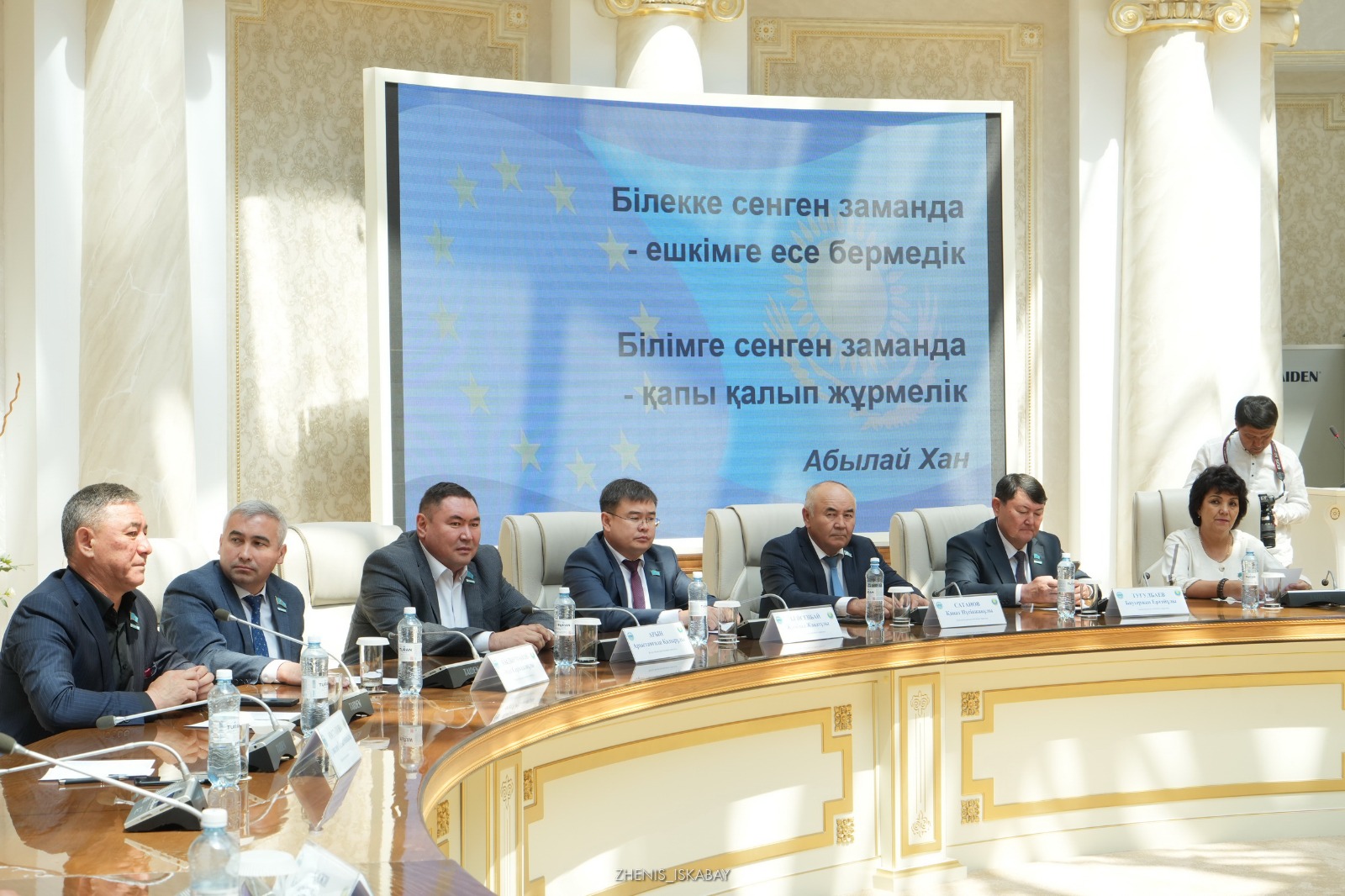 ҚАЗАҚСТАН МӘСЛИХАТ ДЕПУТАТТАРЫНЫҢ БІРЛЕСТІГІНІҢ ЕСЕПТІК ОТЫРЫСЫ ӨТТІ