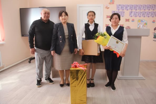 6 сынып оқушысын қазақ тілі мен әдебиеті бойынша республикалық олимпиададағы жеңісімен құттықтады