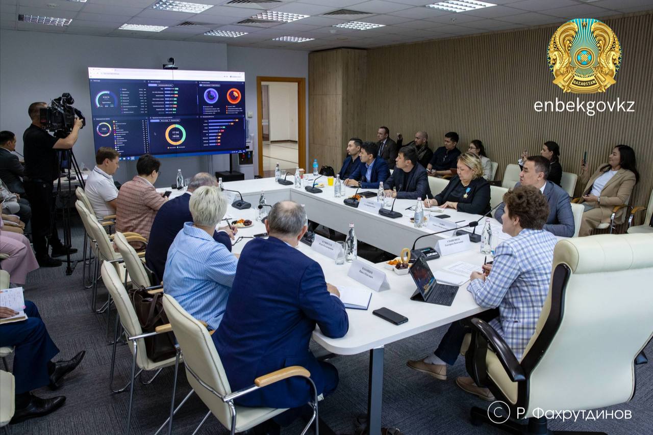 Әлеуметтік-еңбек саласын цифрландыру: вице-министр Мәжіліс депутаттары үшін ақпараттық жүйелердің таныстырылымын өткізді