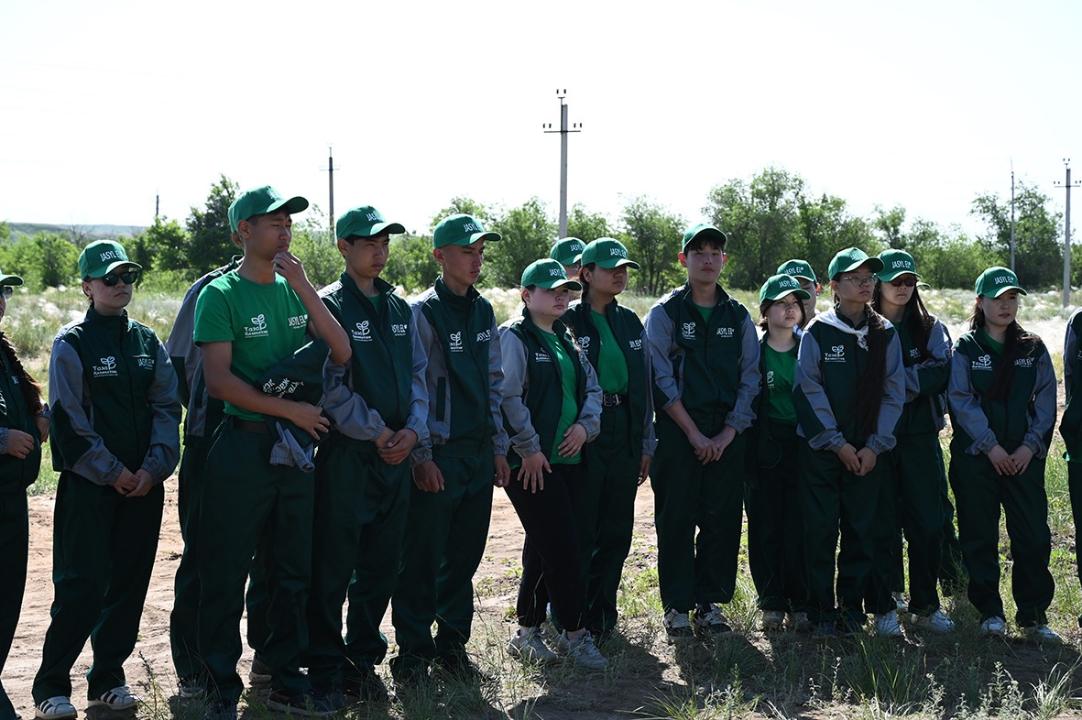 Жастар жасыл желектерге күтім жасауды үйренді