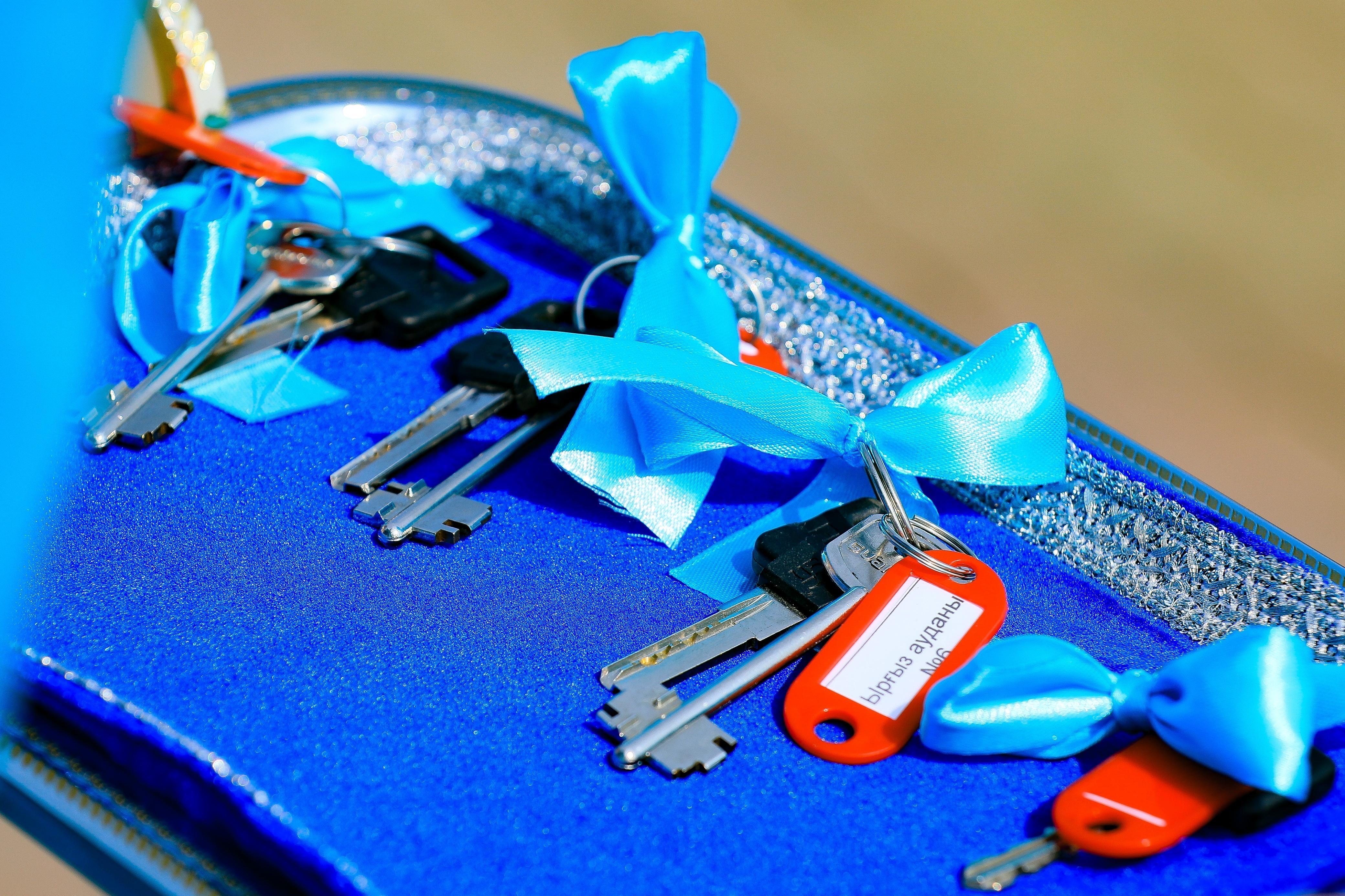 ТЖ министрі ақтөбелік құтқарушыларға арнайы техника және қызметтік пәтер кілттерін табыстады