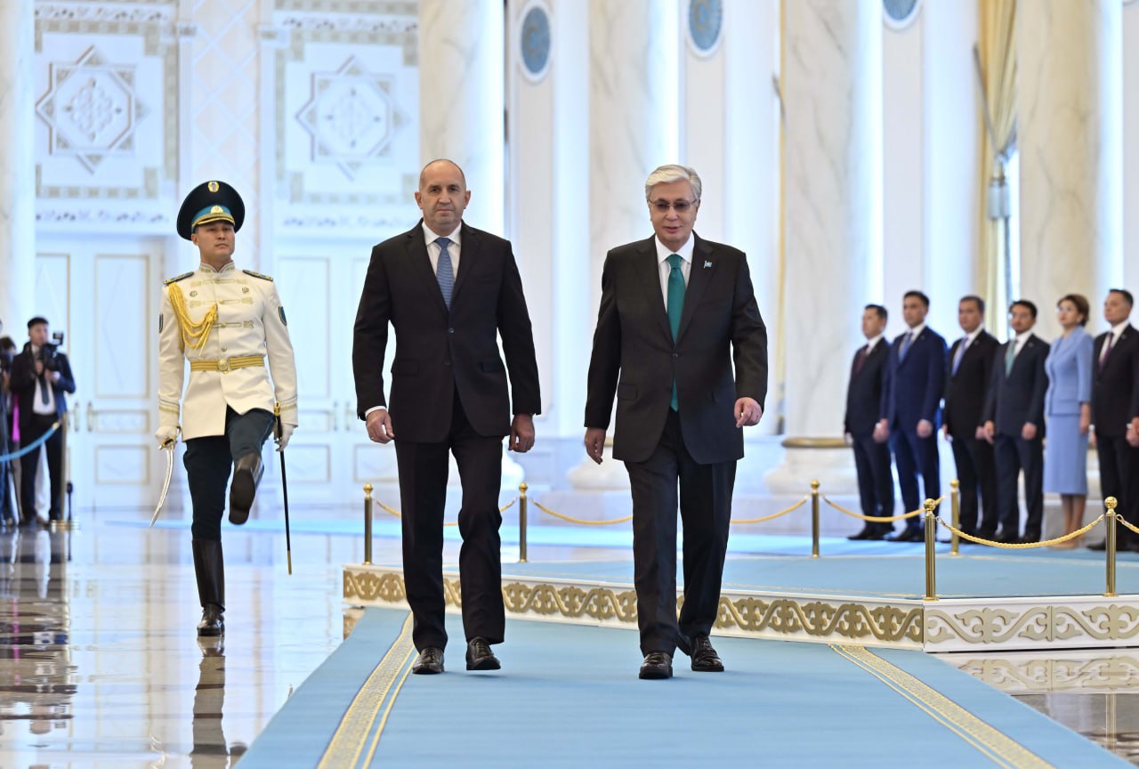 Ақордада Астанаға ресми сапармен келген Болгария Президенті Румен Радевті салтанатты қарсы алу рәсімі өтті