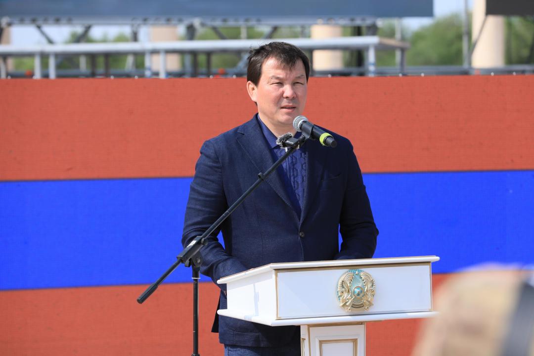ТЖ министрі ақтөбелік құтқарушыларға арнайы техника және қызметтік пәтер кілттерін табыстады