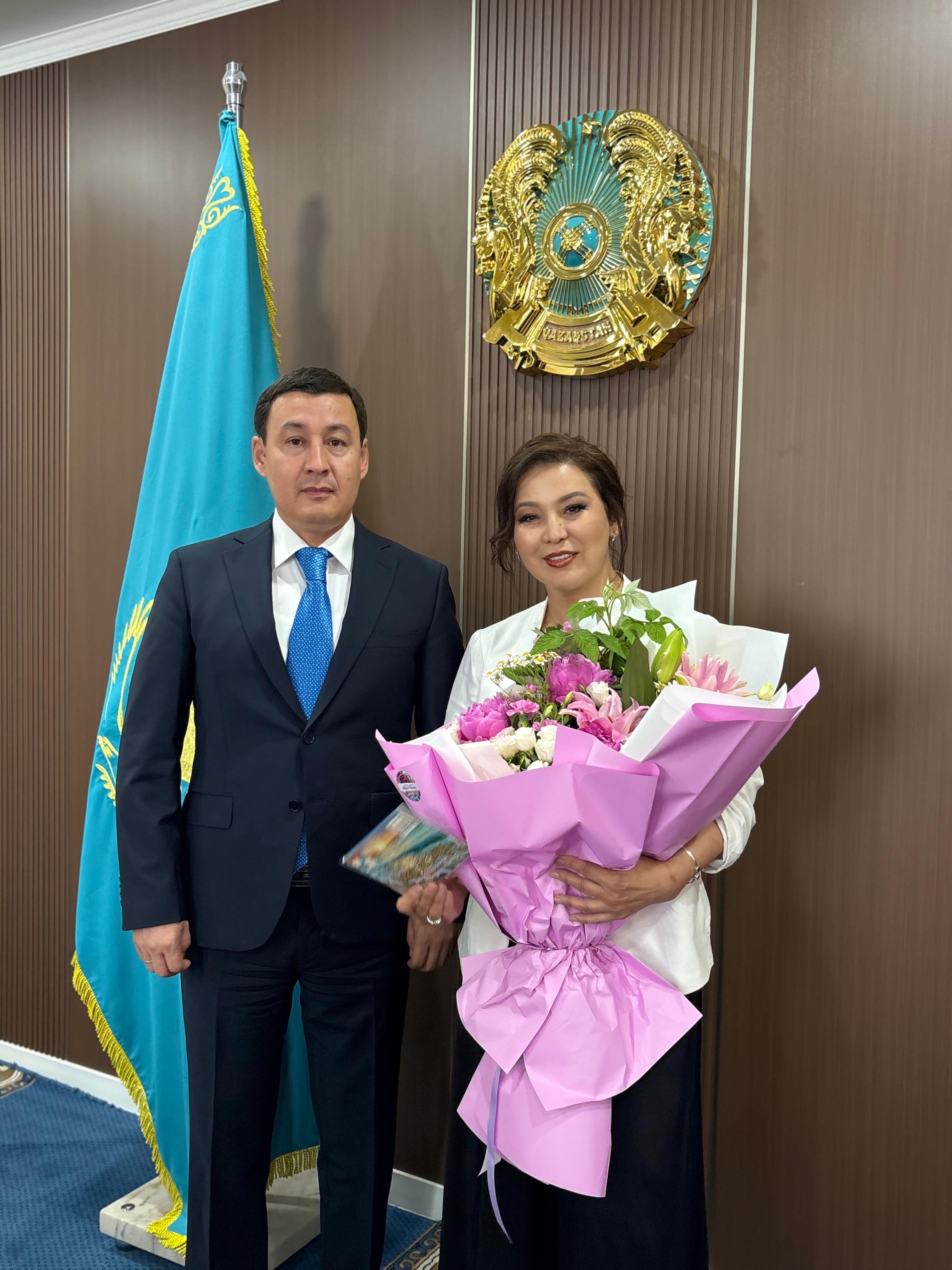 Ақтау қаласының әкімі Қазақстанның халық әртісі Айгүл Қосанованы қабылдады