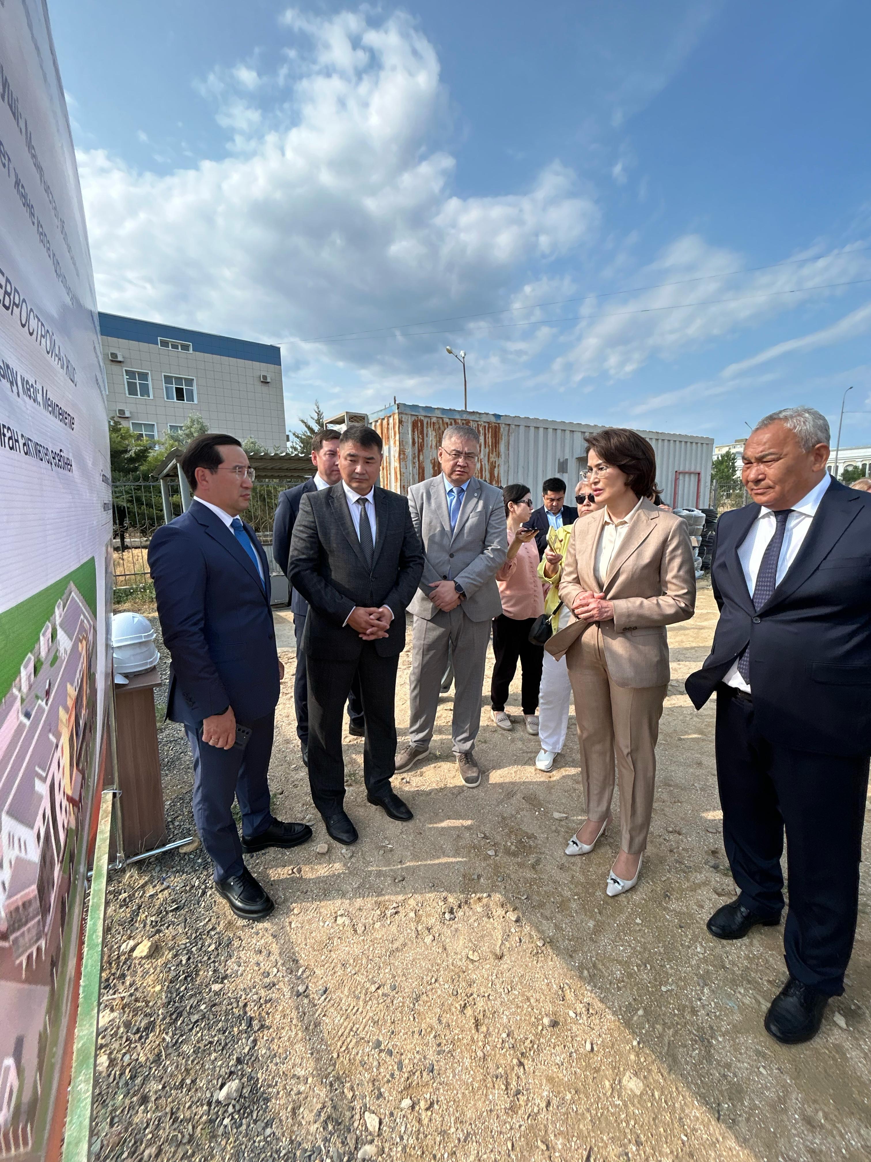 ДЕНСАУЛЫҚ САҚТАУ МИНИСТРЛІГІНІҢ БАСШЫСЫ МАҢҒЫСТАУ ОБЛЫСЫНДА САЛЫНЫП ЖАТҚАН ДЕНСАУЛЫҚ САҚТАУ НЫСАНДАРЫН АРАЛАДЫ