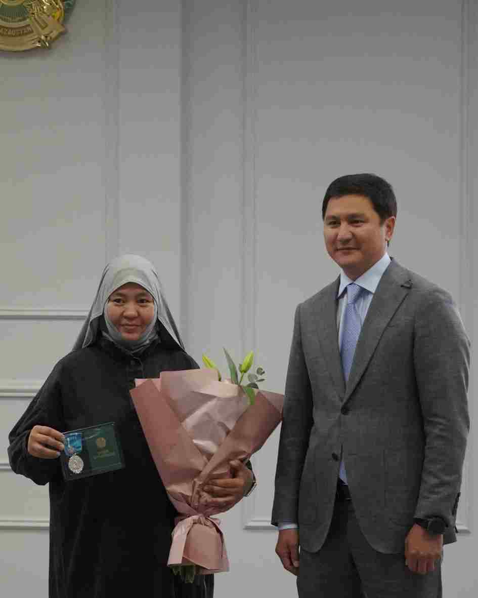 Көпбалалы аналарға мемлекеттік марапаттар табысталды