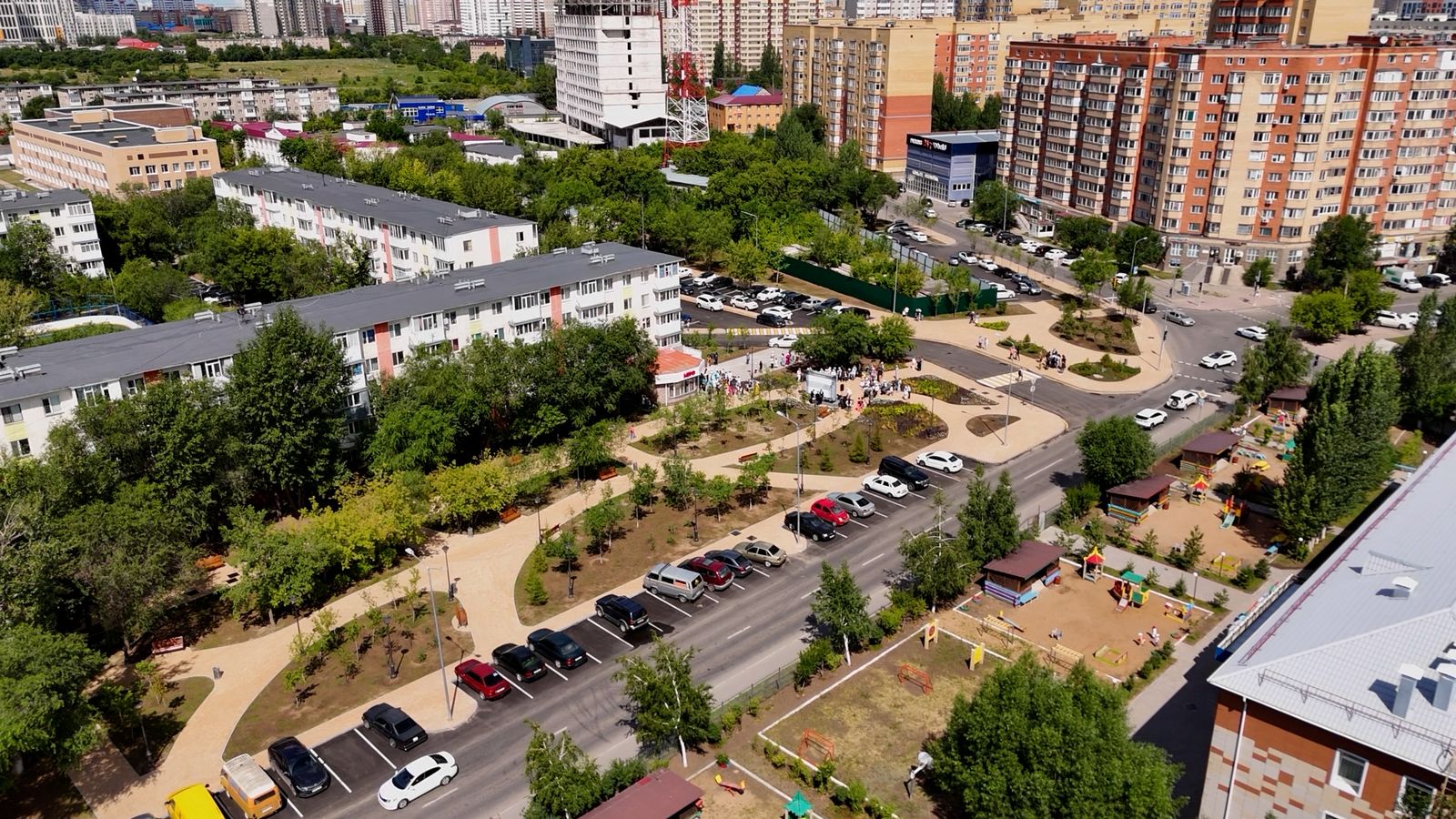 КО ДНЮ СТОЛИЦЫ В СТОЛИЧНОМ РАЙОНЕ БАЙКОНЫР НА МЕСТЕ ПУСТЫРЯ ОТКРЫЛИ НОВЫЙ ЗЕЛЕНЫЙ СКВЕР