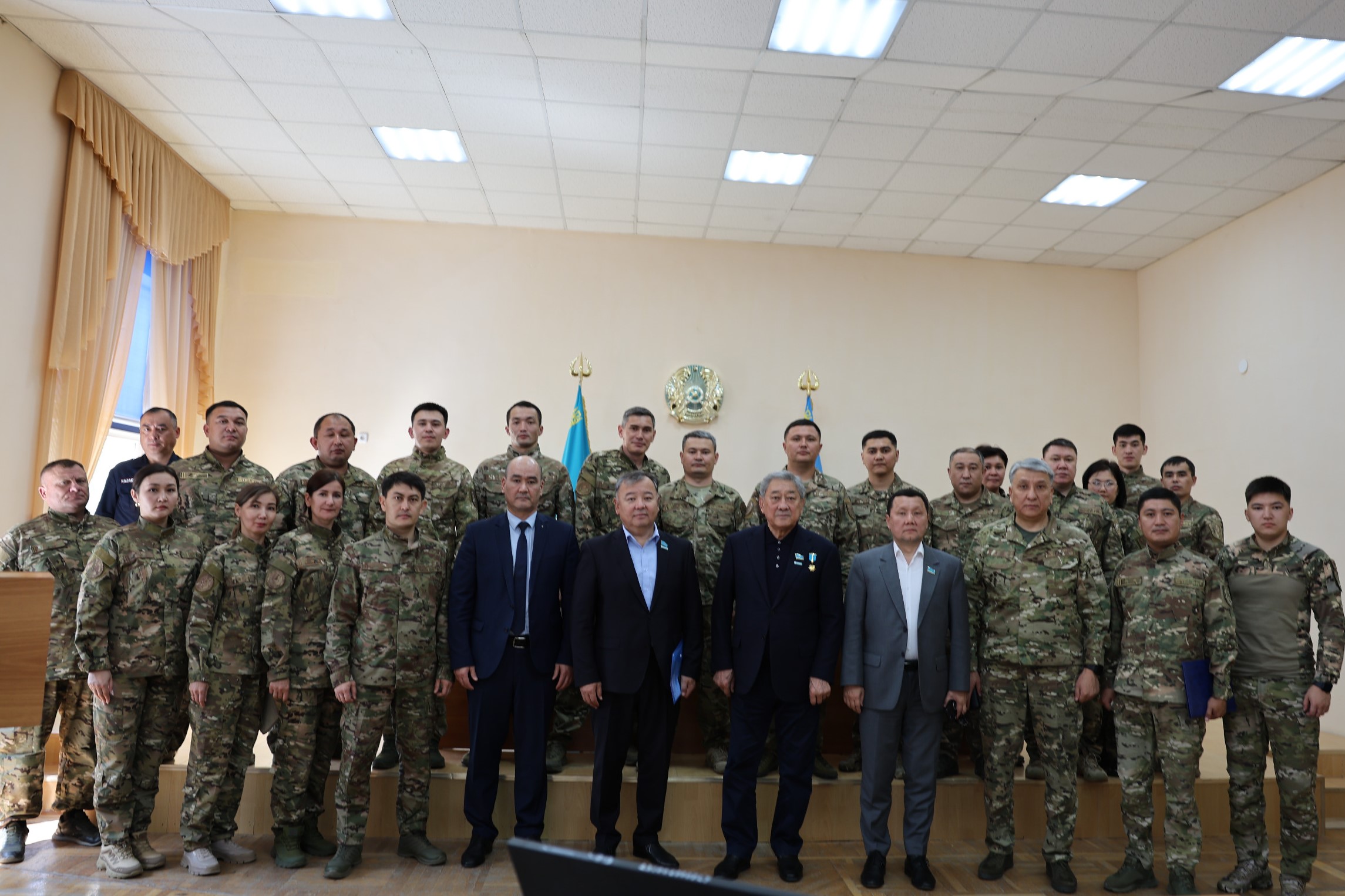 Депутаты Парламента прибыли в Западный регион