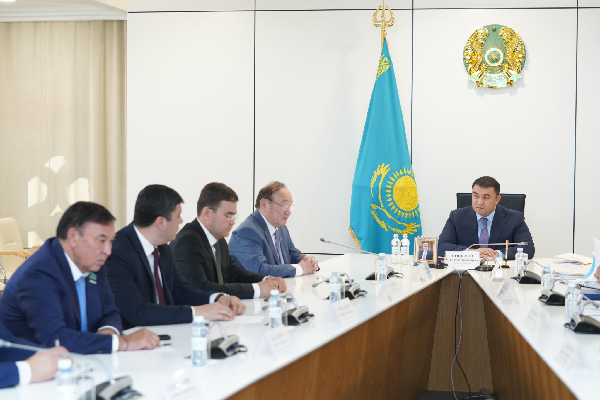 ТҮРКІСТАН ОБЛЫСЫНЫҢ ӘКІМІ ҚР ПАРЛАМЕНТІ СЕНАТЫ МЕН МӘЖІЛІСІНІҢ ДЕПУТАТТАРЫМЕН КЕЗДЕСТІ