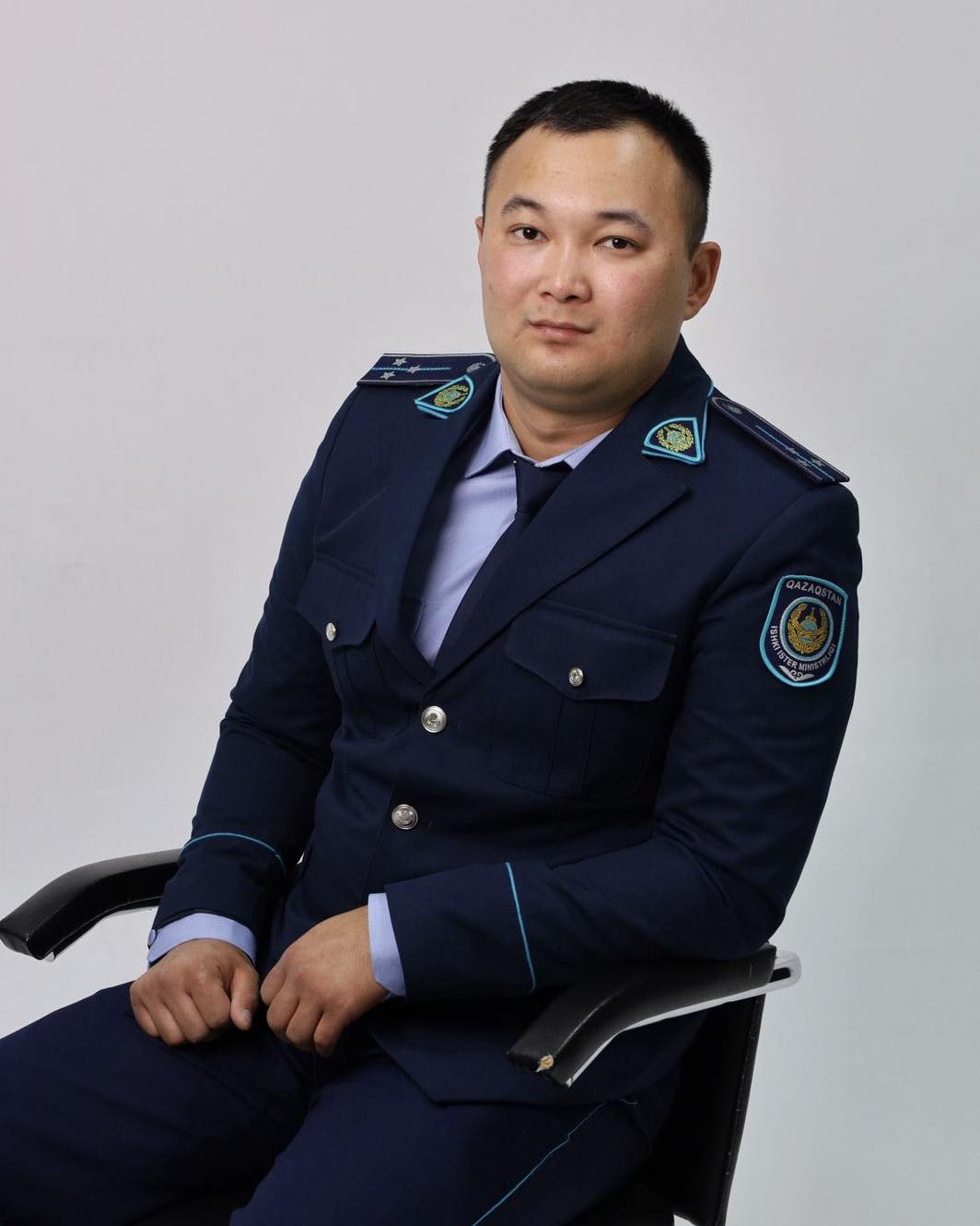 Тәртіп күзетінде: Баласын құшқан ананың көзіндегі алғыс
