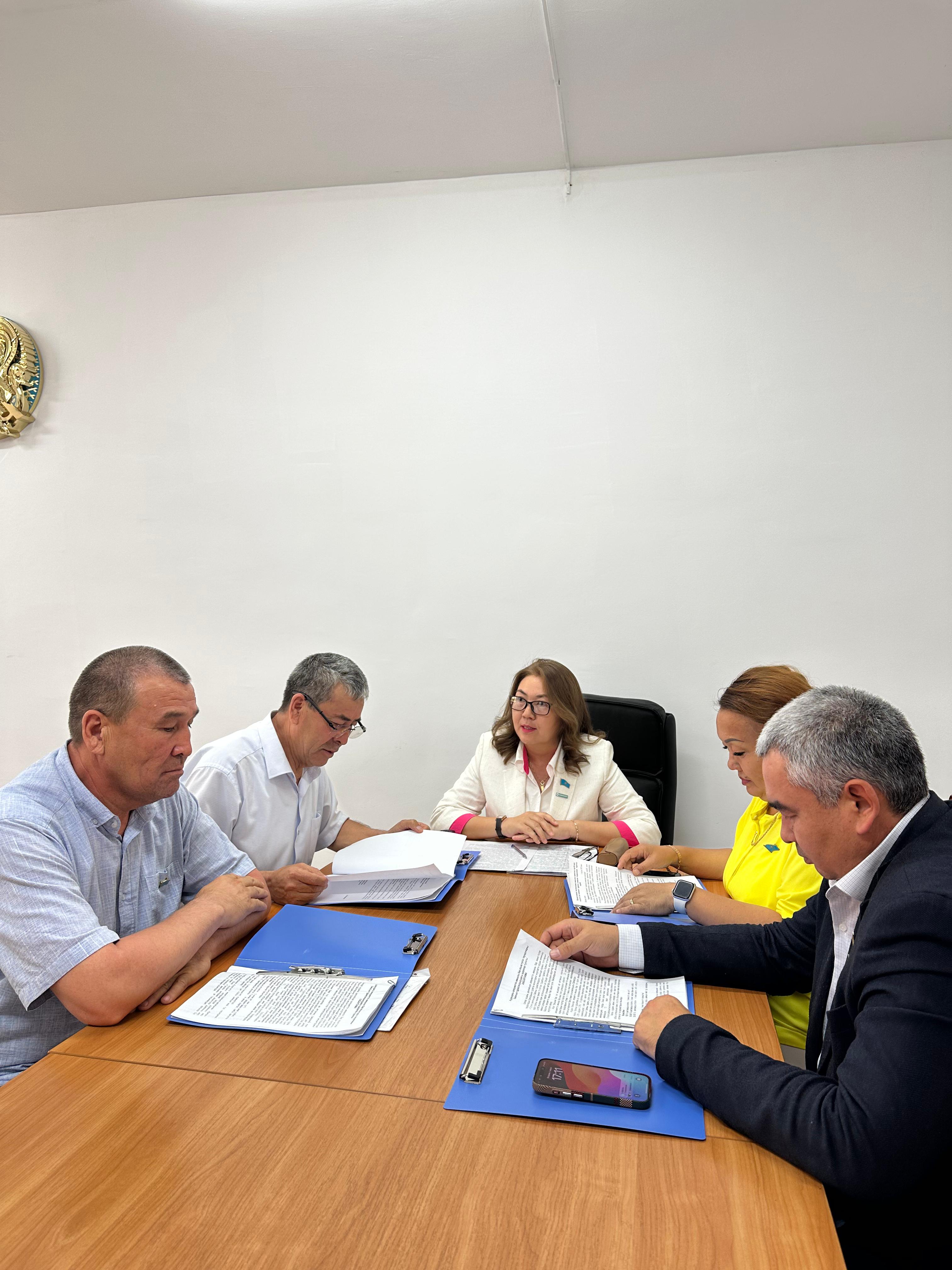 АУДАНДЫҚ МӘСЛИХАТТЫҢ ЗАҢДЫЛЫҚ, ҚҰҚЫҚТЫҚ ТӘРТІБІ ЖӘНЕ ӘЛЕУМЕТТІК САЛА ЖӨНІНДЕГІ ТҰРАҚТЫ КОМИССИЯСЫНЫҢ ОТЫРЫСЫ ӨТТІ