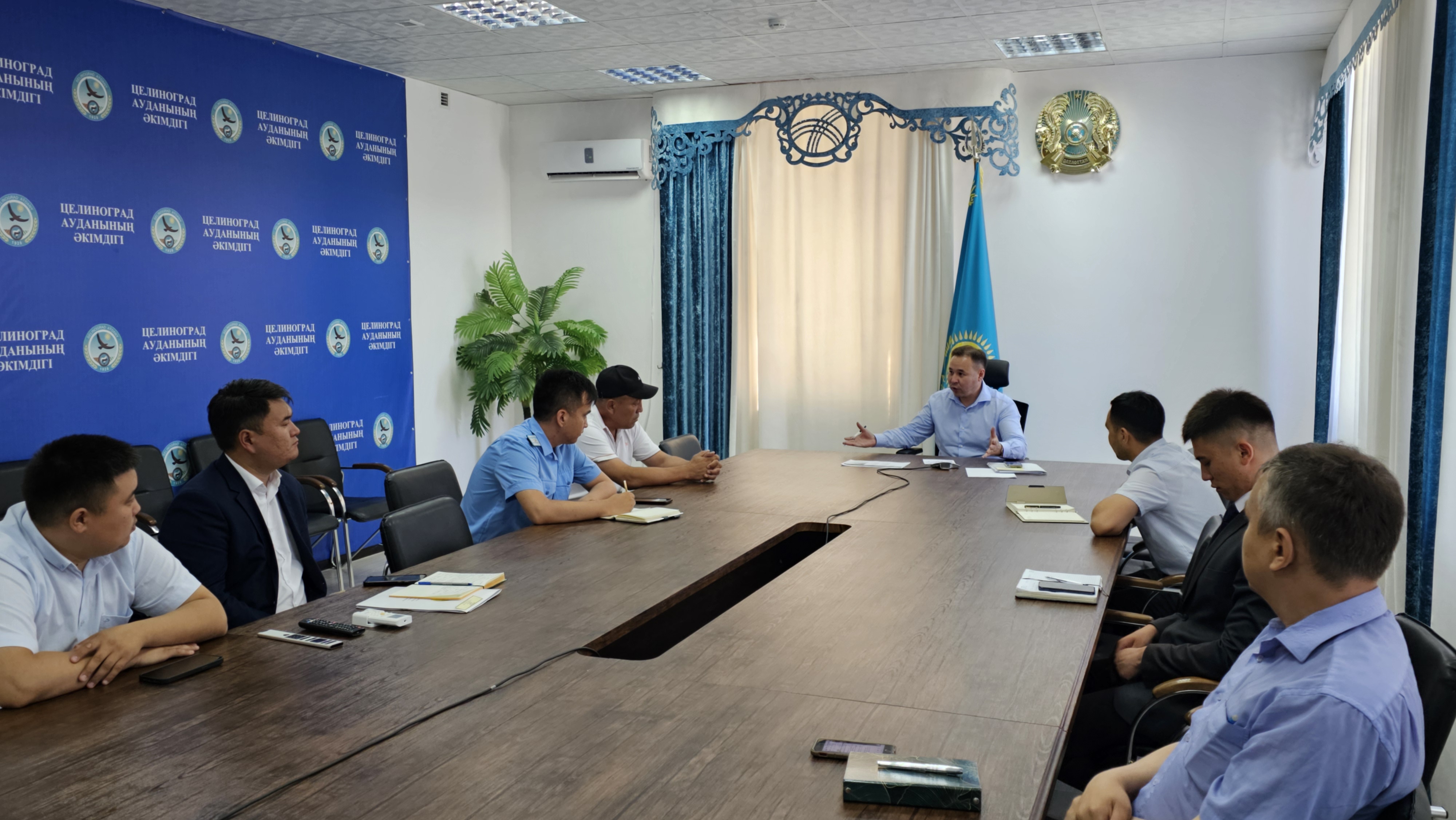 Аудан әкімі азаматтарды жеке мәселелері бойынша қабылдады