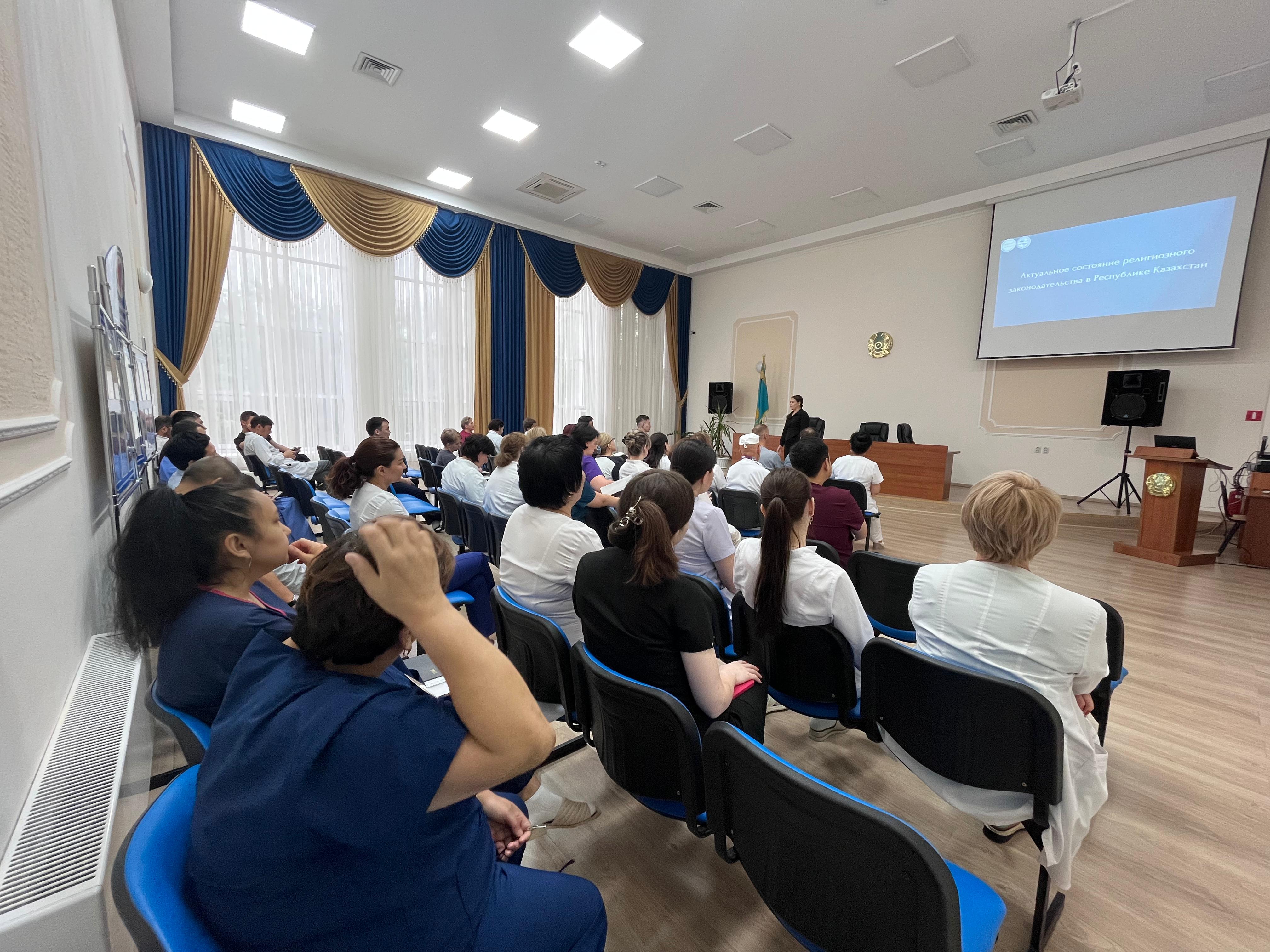 Комплекс семинаров с представителями медицинской сферы: обсуждение законодательства в религиозной сфере
