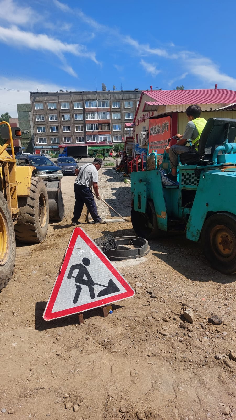 Орамішілік жылу желілерін қайта құру жобасын іске асырғаннан кейін абаттандыру жұмыстары жүргізілуде