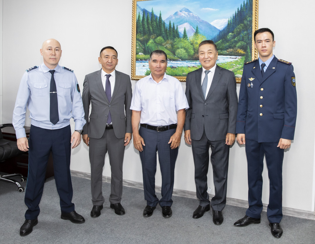 Алматы облысында ер адам 10 жастағы баланы иттің шабуылынан құтқарып қалды — ерлігі ескерусіз қалмады
