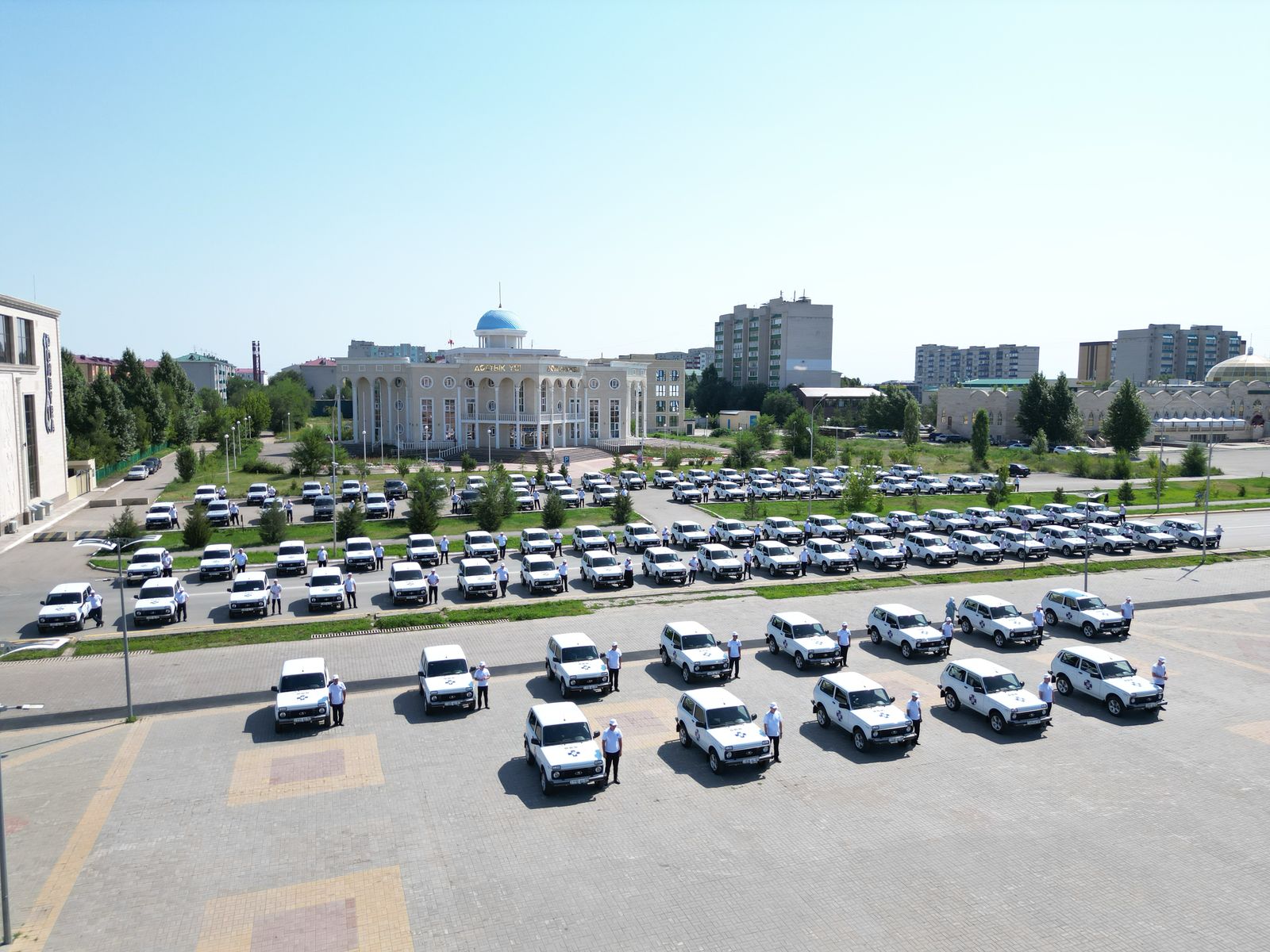 Нариман Торегалиев передал ветеринарной службе 106 новых автомобилей