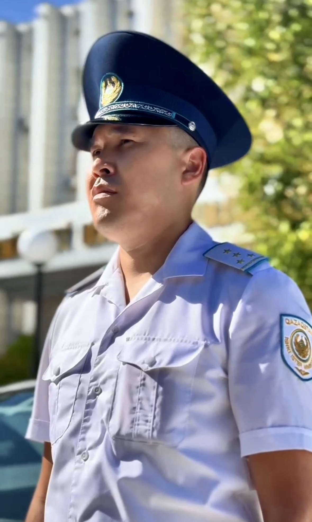 Нұрдәулет Қилыбай пробация қызметкерлеріне жаңа автокөлік кілттерін табыстады.