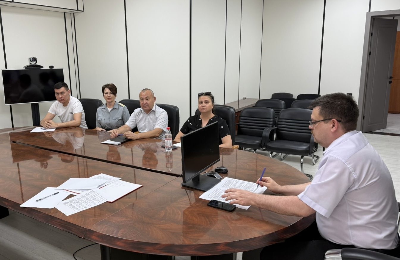 Павлодар облысы бойынша мемлекеттік кірістер Департаментінде "Қазақстан Республикасының Мемлекеттік шекарасы арқылы автомобиль көліктерін, жүктерді және тауарларды өткізу ережелеріндегі өзгерістер, оның ішінде ақылы негізде электрондық кезек жүйесін пайдалану" тақырыбында дөңгелек үстел өтті