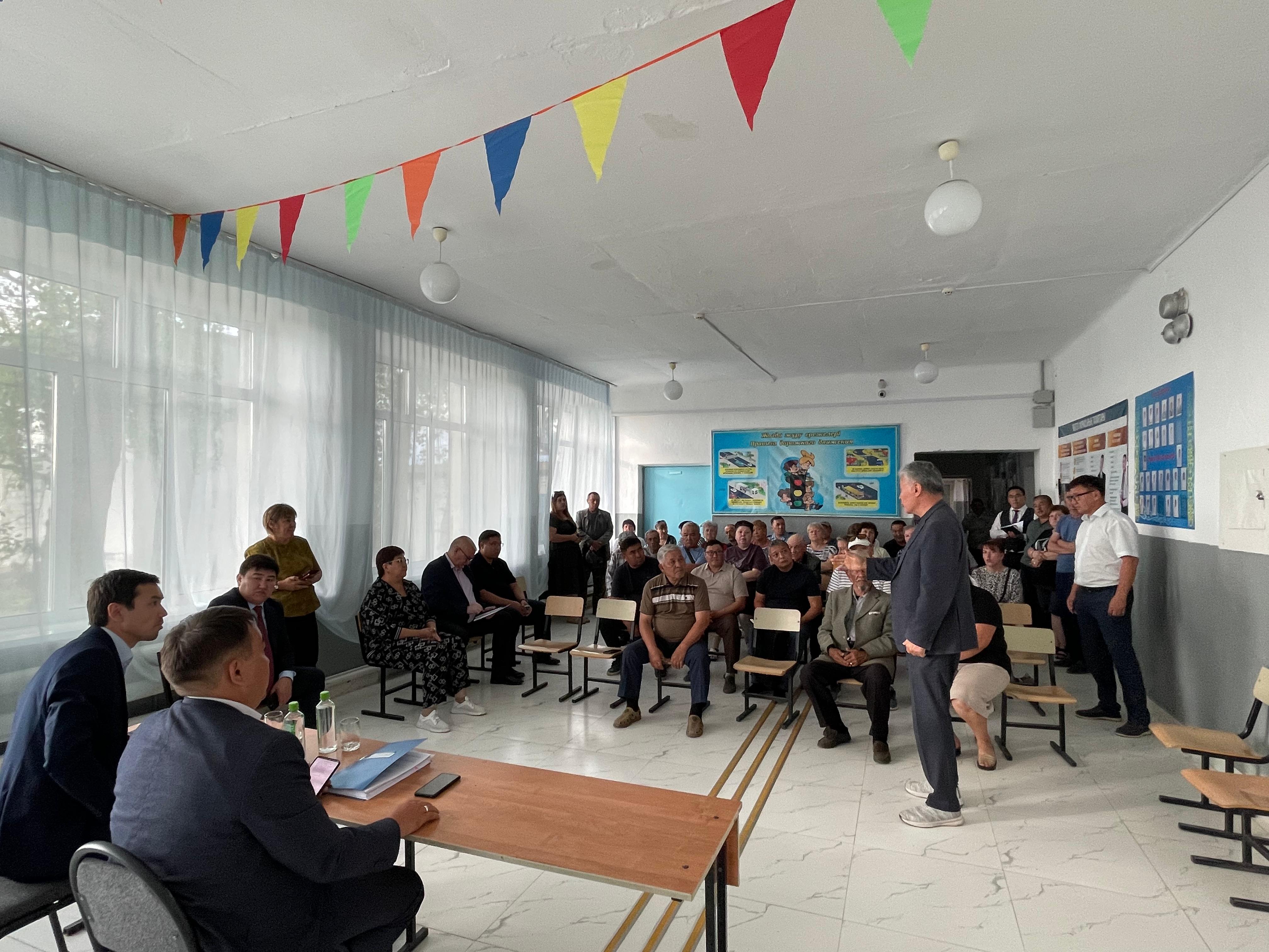 Гранитный ауылының тұрғындарымен кездесу