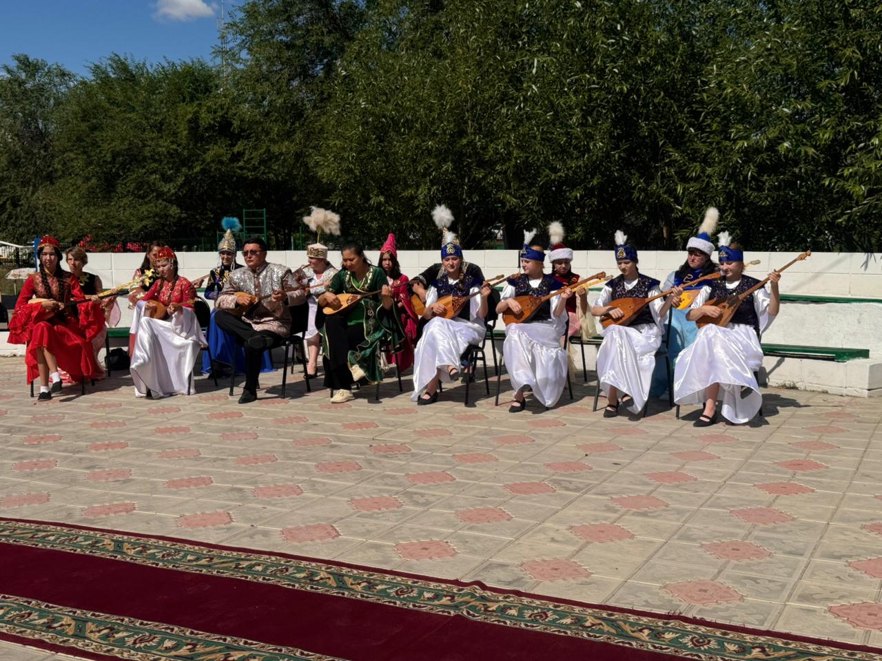 Бүгін Жарқайың ауданының орталық саябағында Астана күні мен Ұлттық домбыра күніне арналған сән-салтанаты жарасқан мерекелік шара өтті.