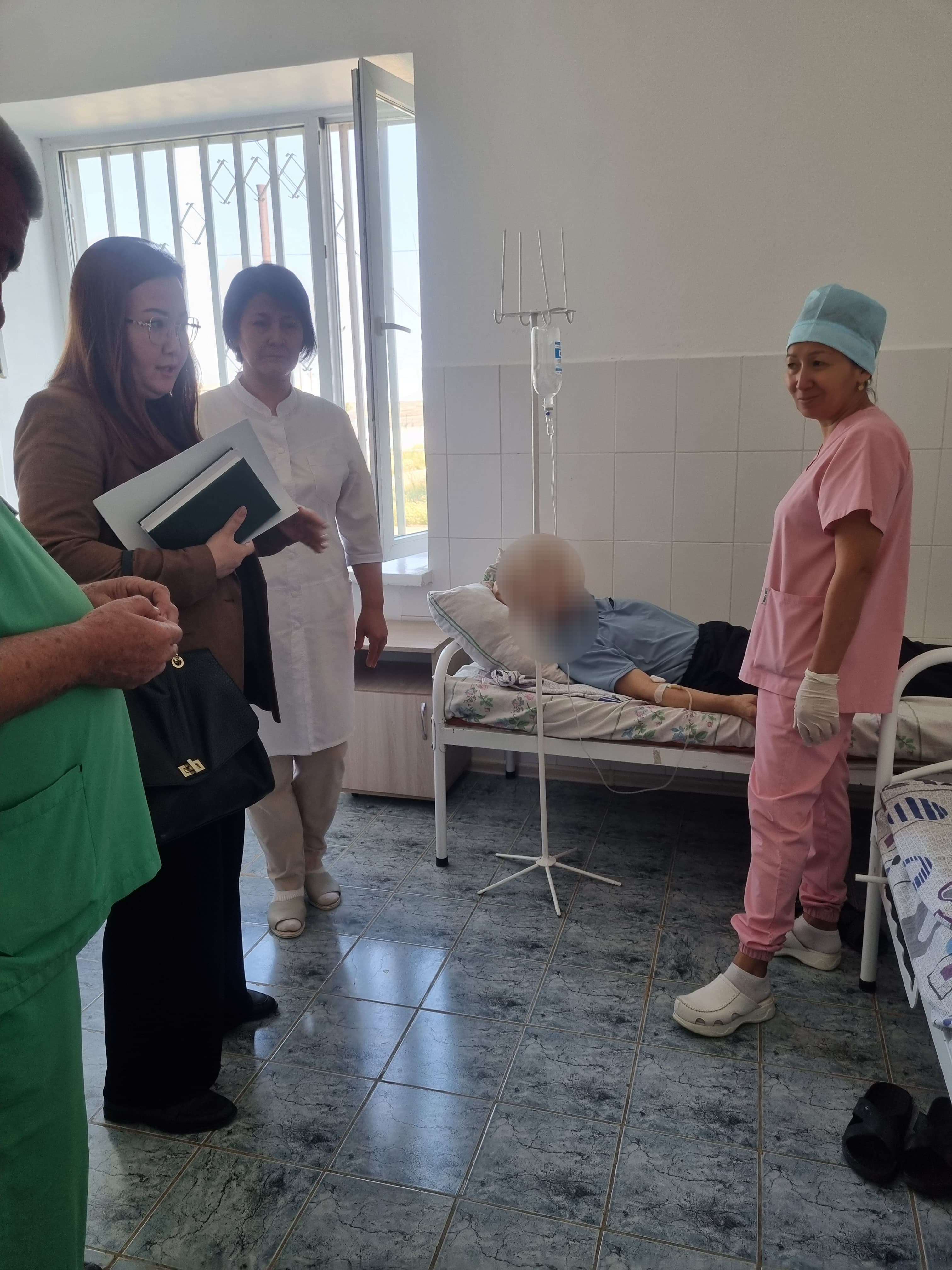 Өкіл Облыстық психикалық денсаулық орталығының наркологиялық бөлімшесіне барды.