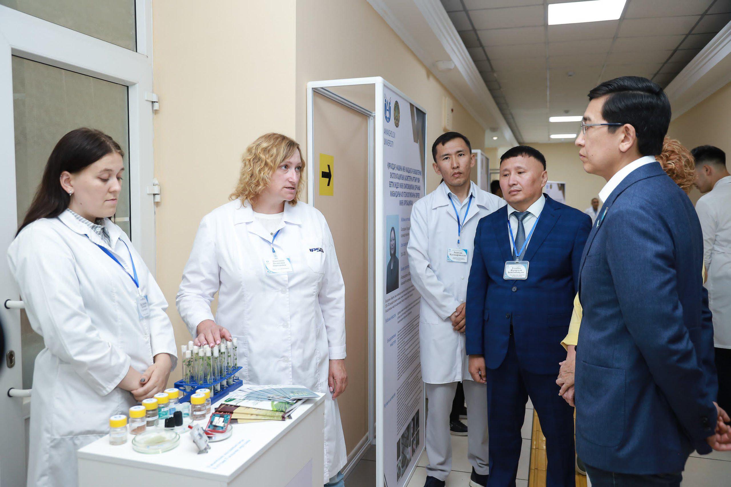 Технологиялық тәуелсіздік университеттен басталады: Мәжіліс депутаты Amanzholov University-де