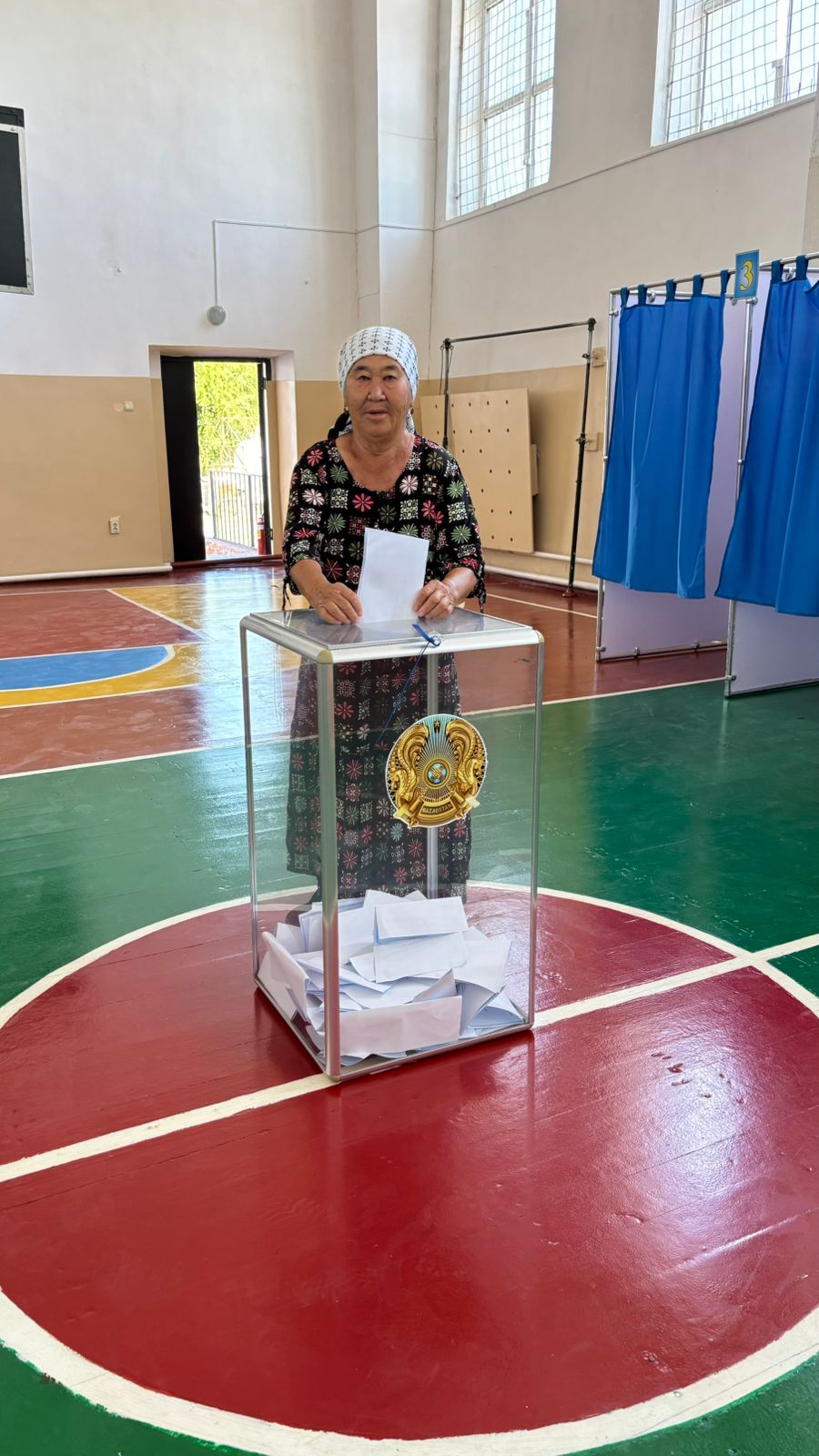 Жағатал ауылдық округіндегі №58 сайлау учаскесінде сайлау науқанына ауыл шаруашылығымен айналысып жүрген азаматтар да белсенді түрде қатысуда.