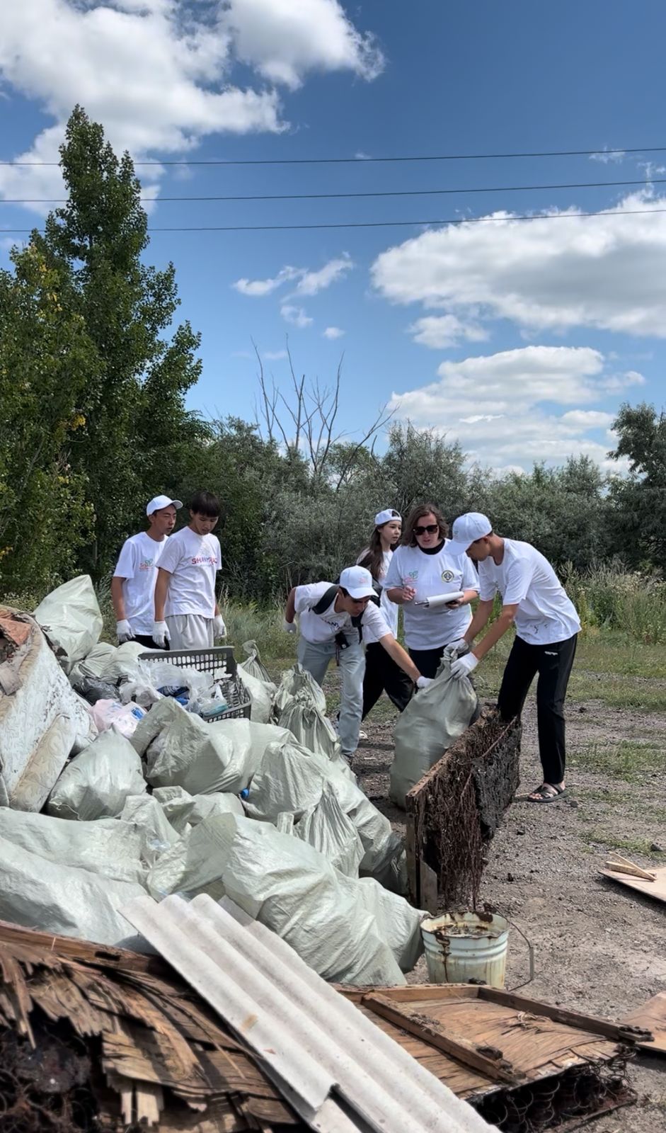 БІРГЕ - ТАЗА БОЛАШАҚҚА! Самарқанд су қоймасында экосенбілік өтті