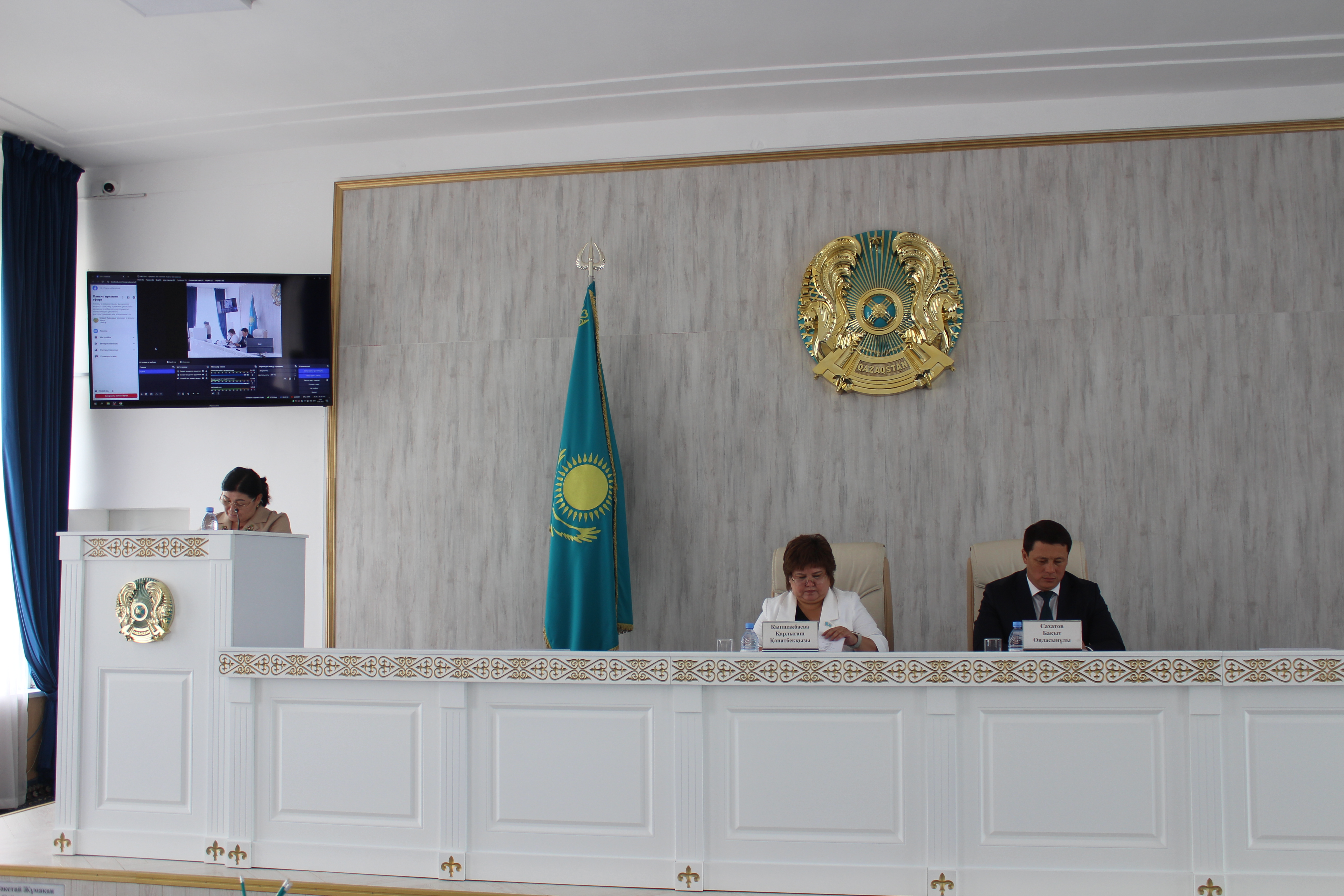 Аудандық мәслихаттың кезектен тыс сессиясында