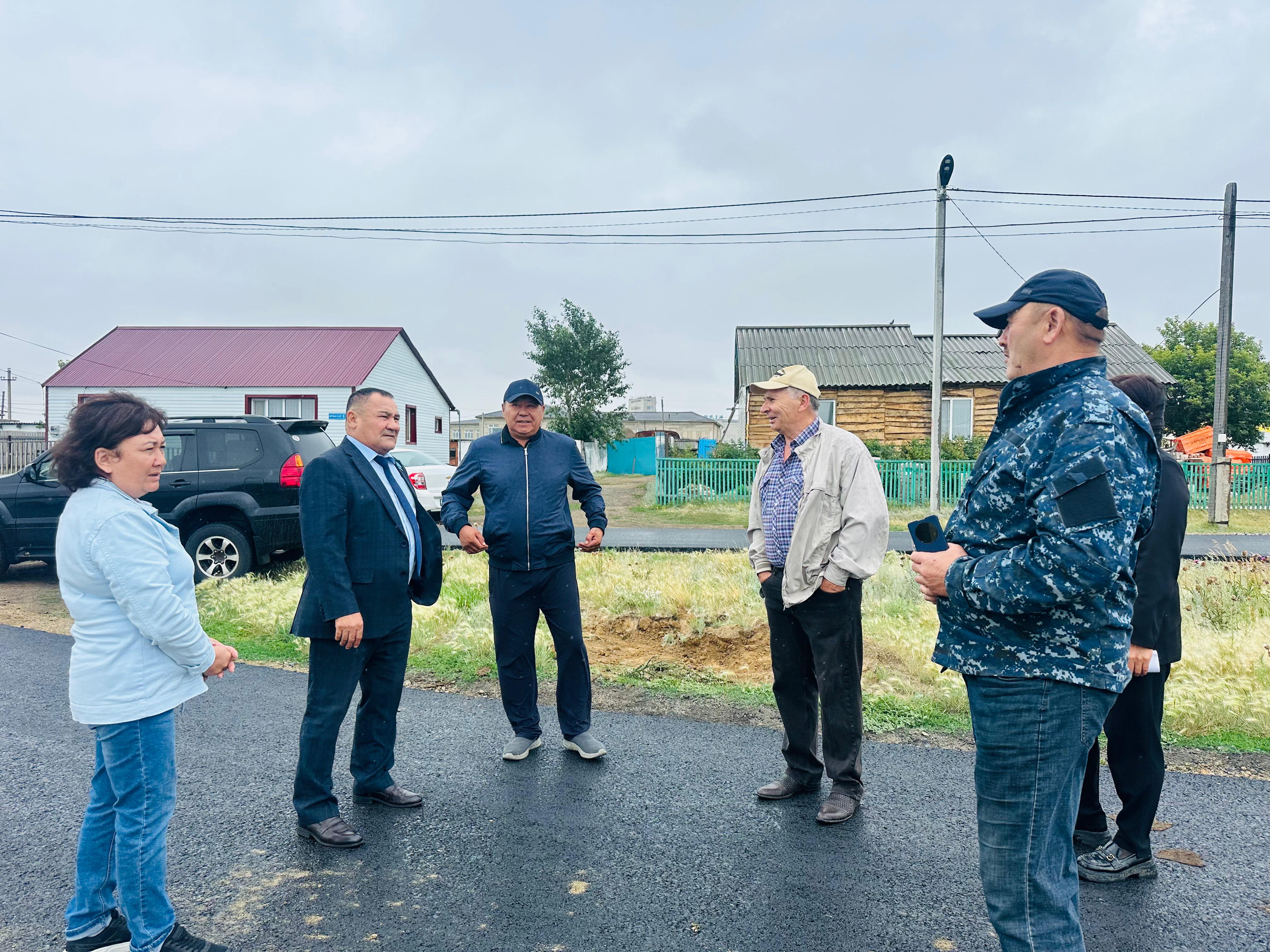 Аудандық мәслихат депутаттары Талшық ауылындағы ауылішілік жолдарының жөнделу барысына мониторинг жүргізді