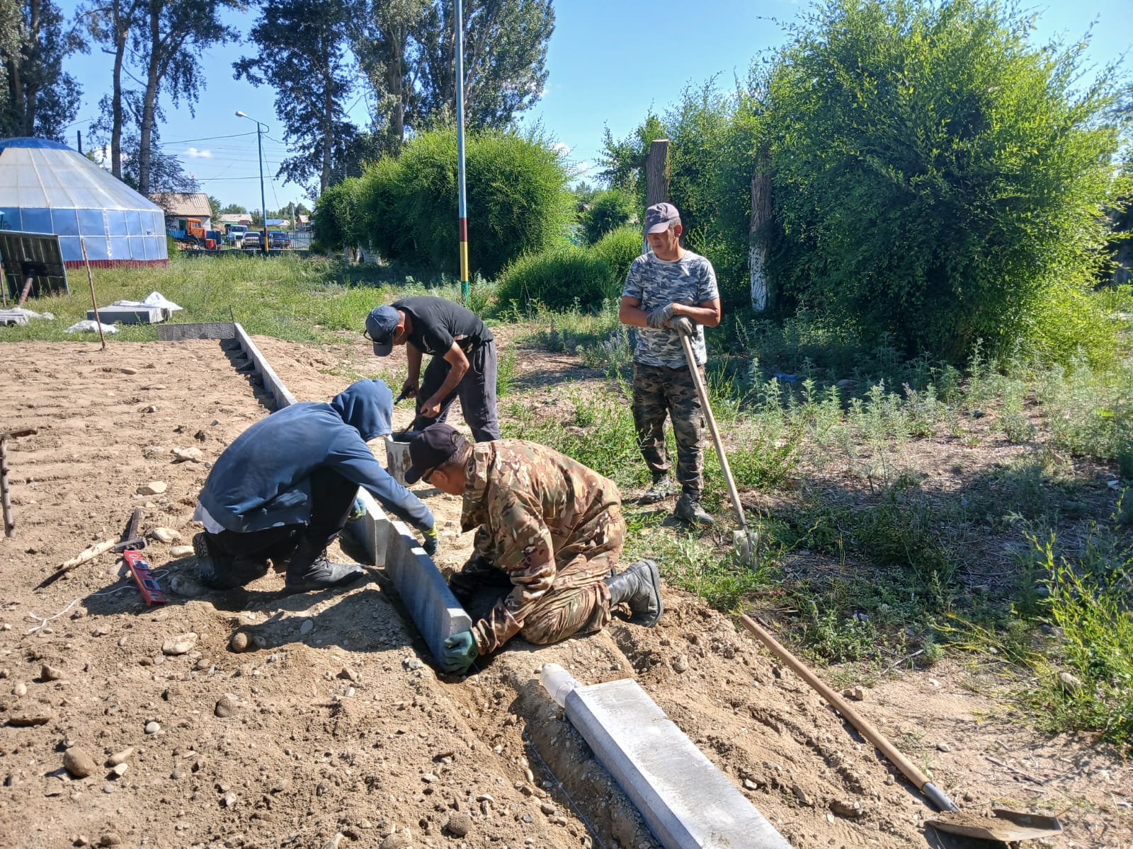 В парке имени Саят Сунгата, расположенном в сельском округе Сарыолен, началась реконструкция детских футбольной и волейбольной площадок.