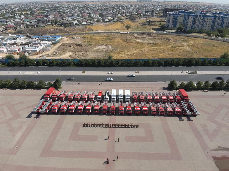 Қазақстан ТЖМ басшысы Шымкент құтқарушыларына тұрғын үй, нысанды киім-кешек пен техника табыс етті